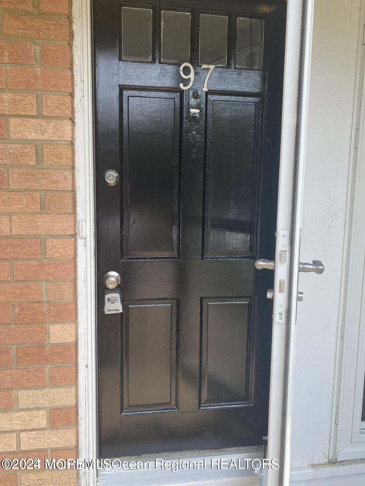 96 East Avenue 97 Image 1