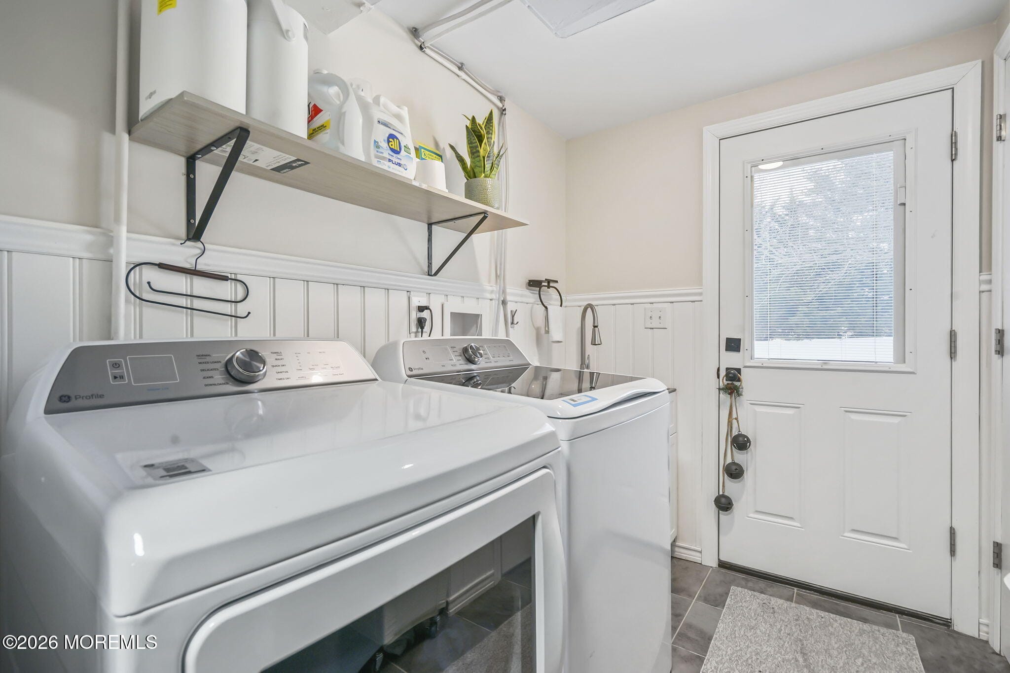 520 East Road, Belford, NJ, 07718 image 25