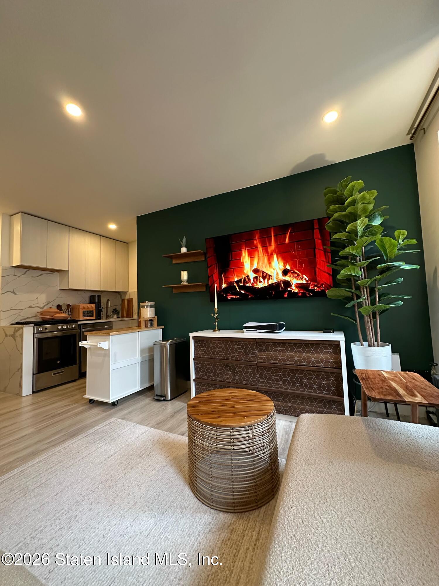 300 8th Avenue 1m Image 5