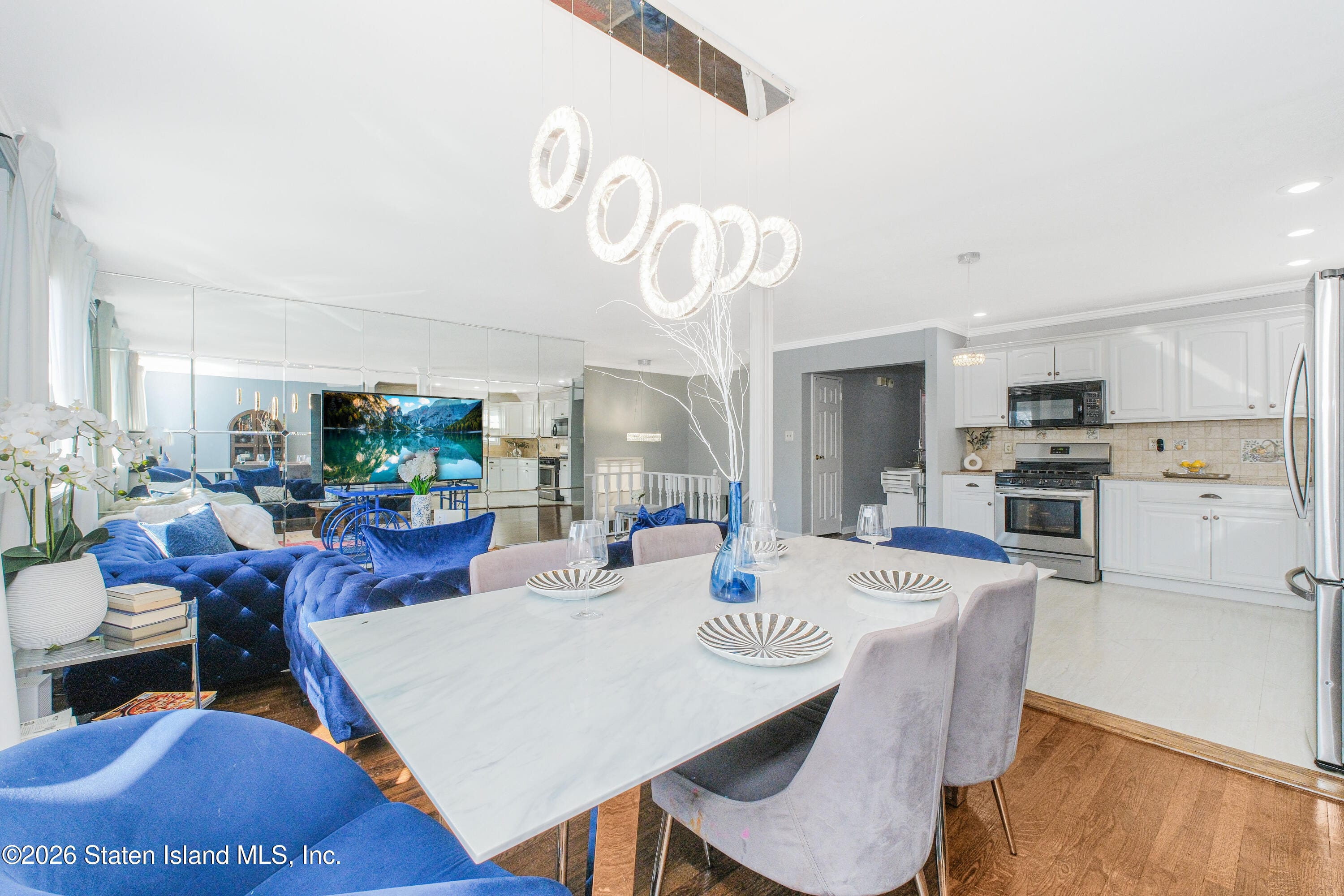 191 Suffolk Avenue Image 4