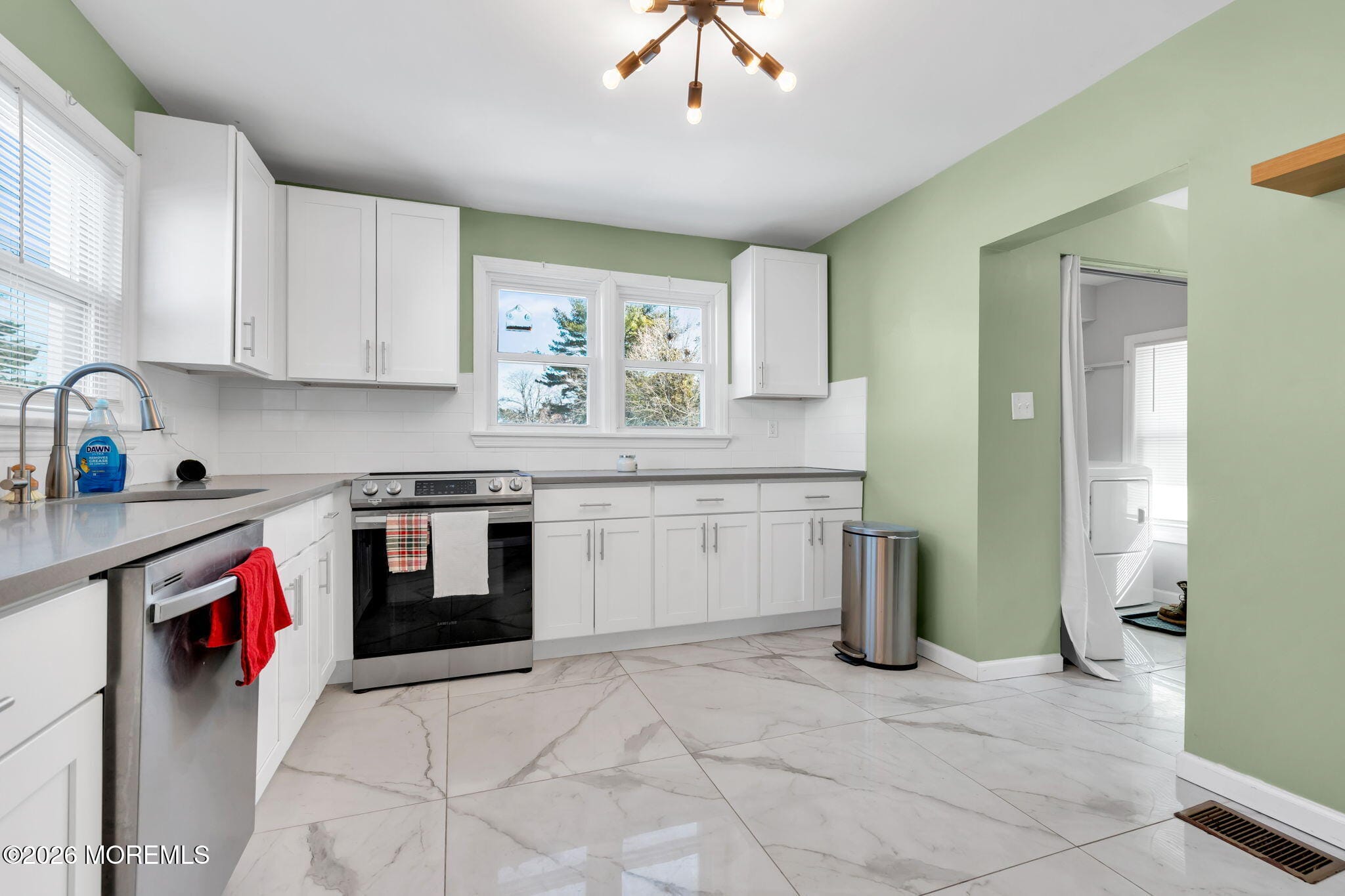 367 S Green Street Image 5