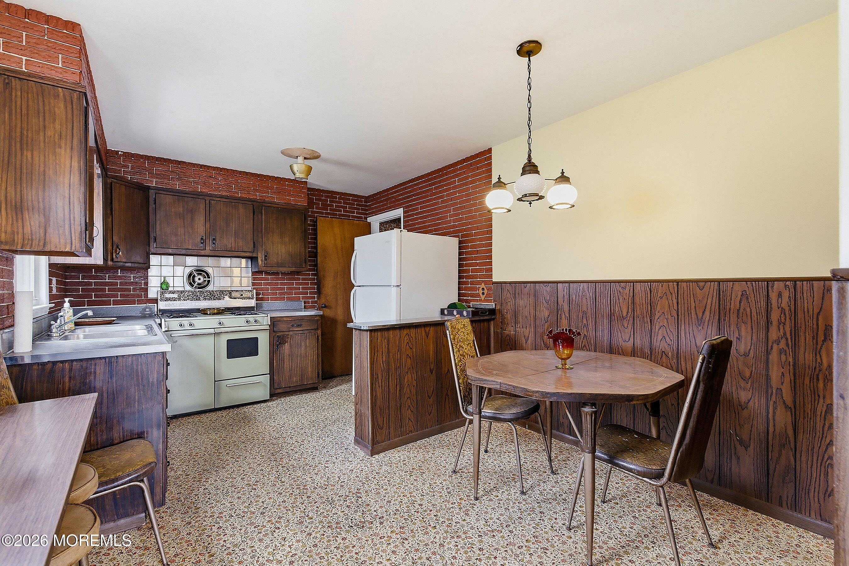 20 E Thompson Avenue Image 5