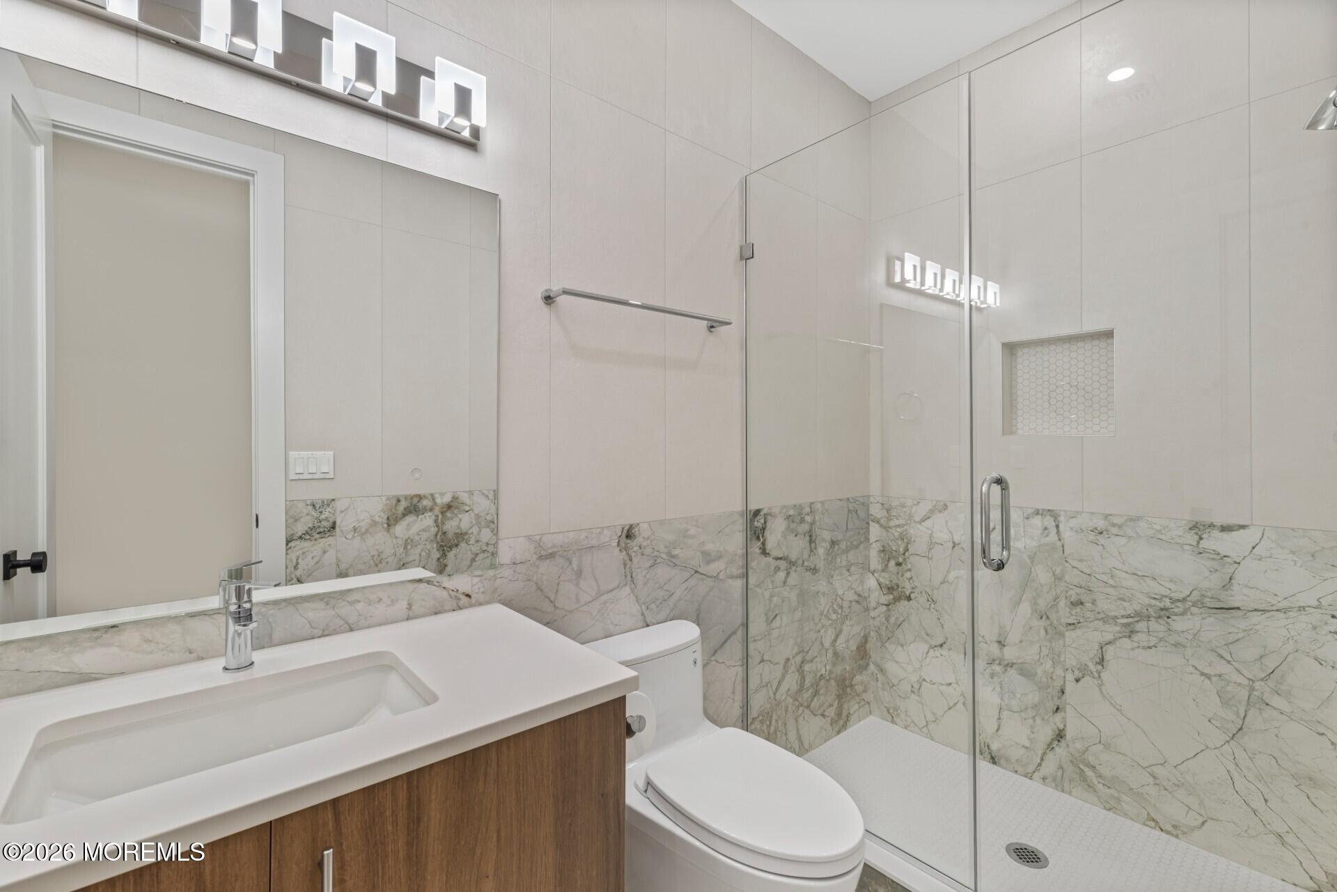 929 Van Court Avenue Image 3