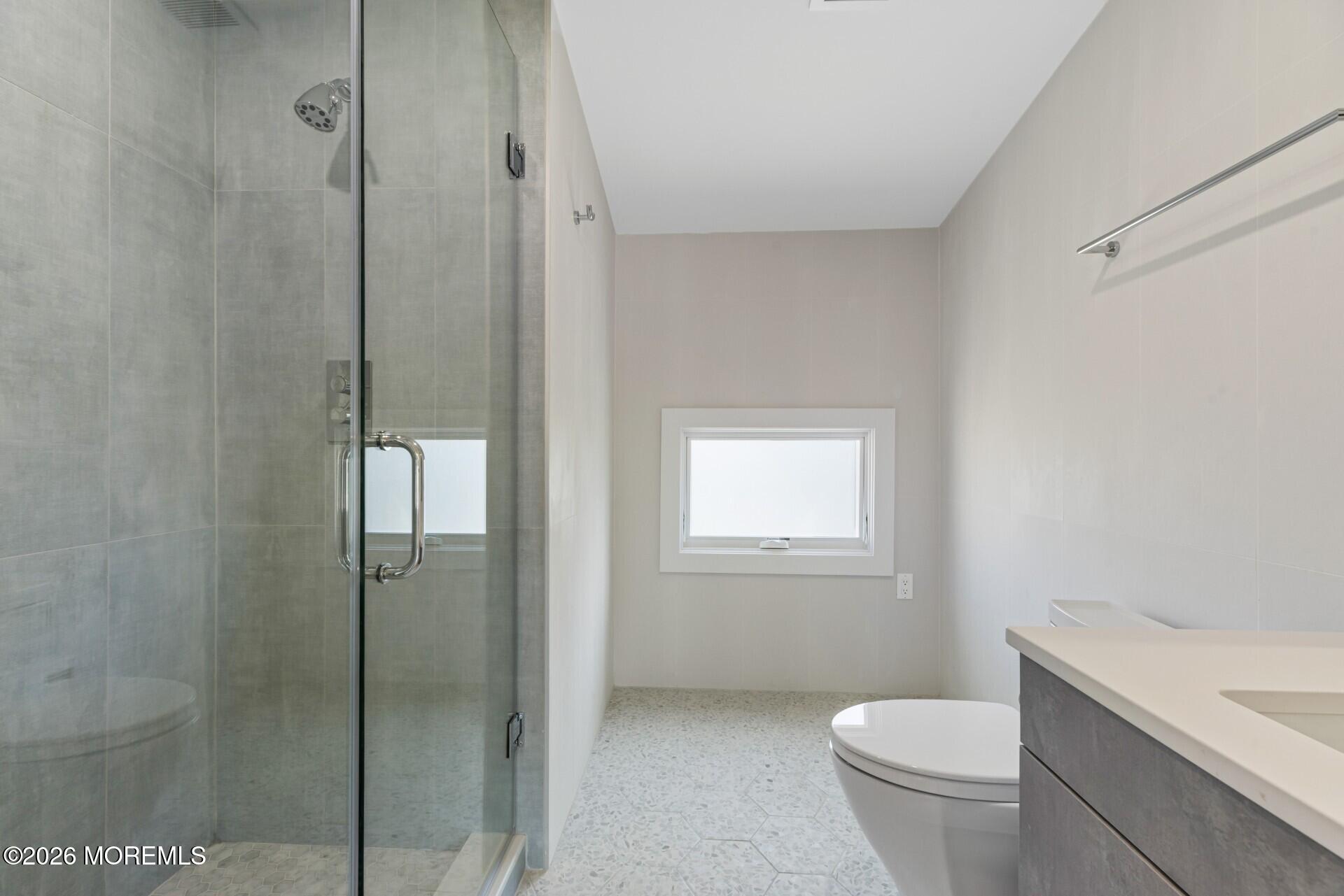 929 Van Court Avenue Image 4