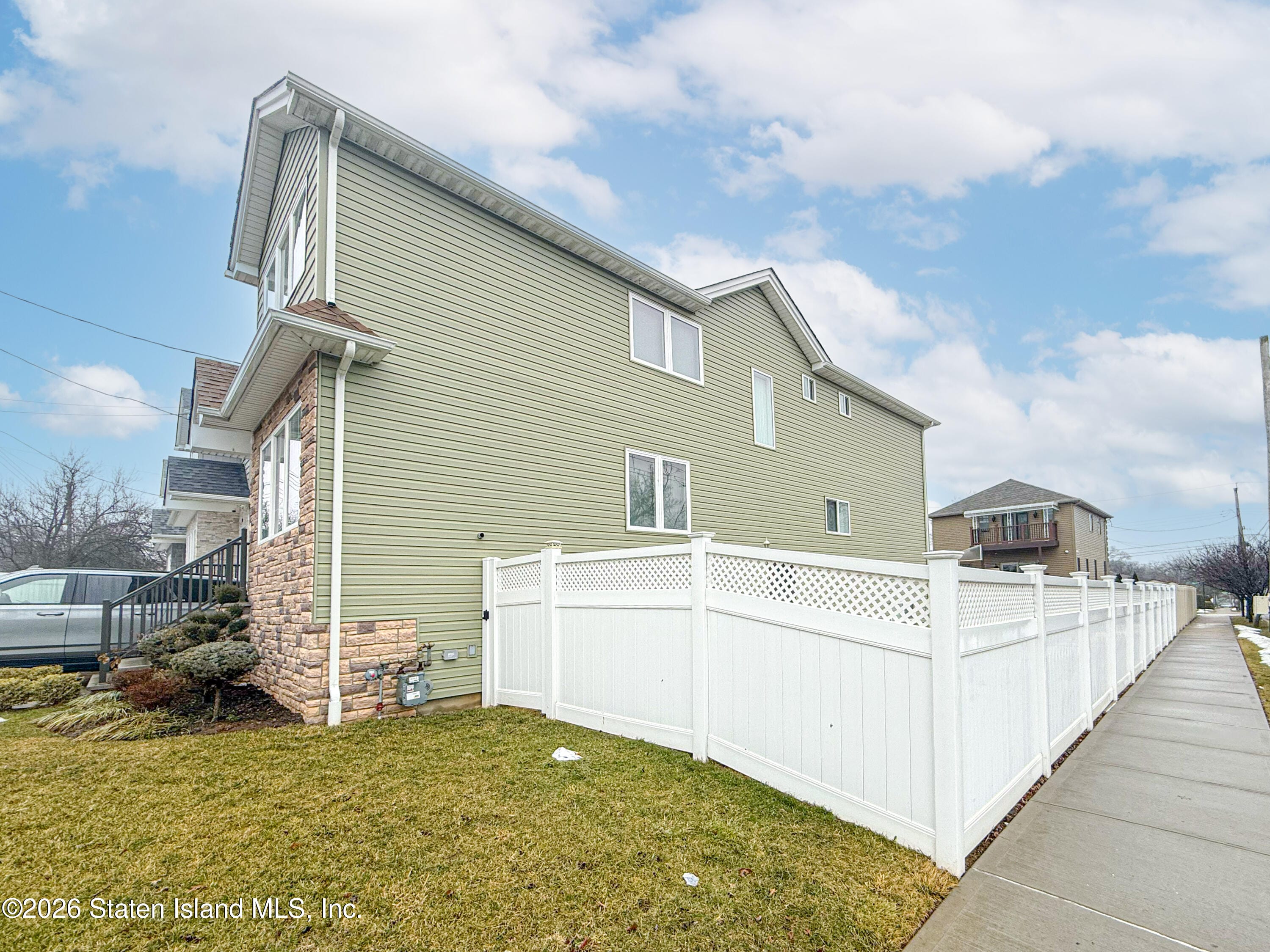 98 Sinclair Avenue Image 2