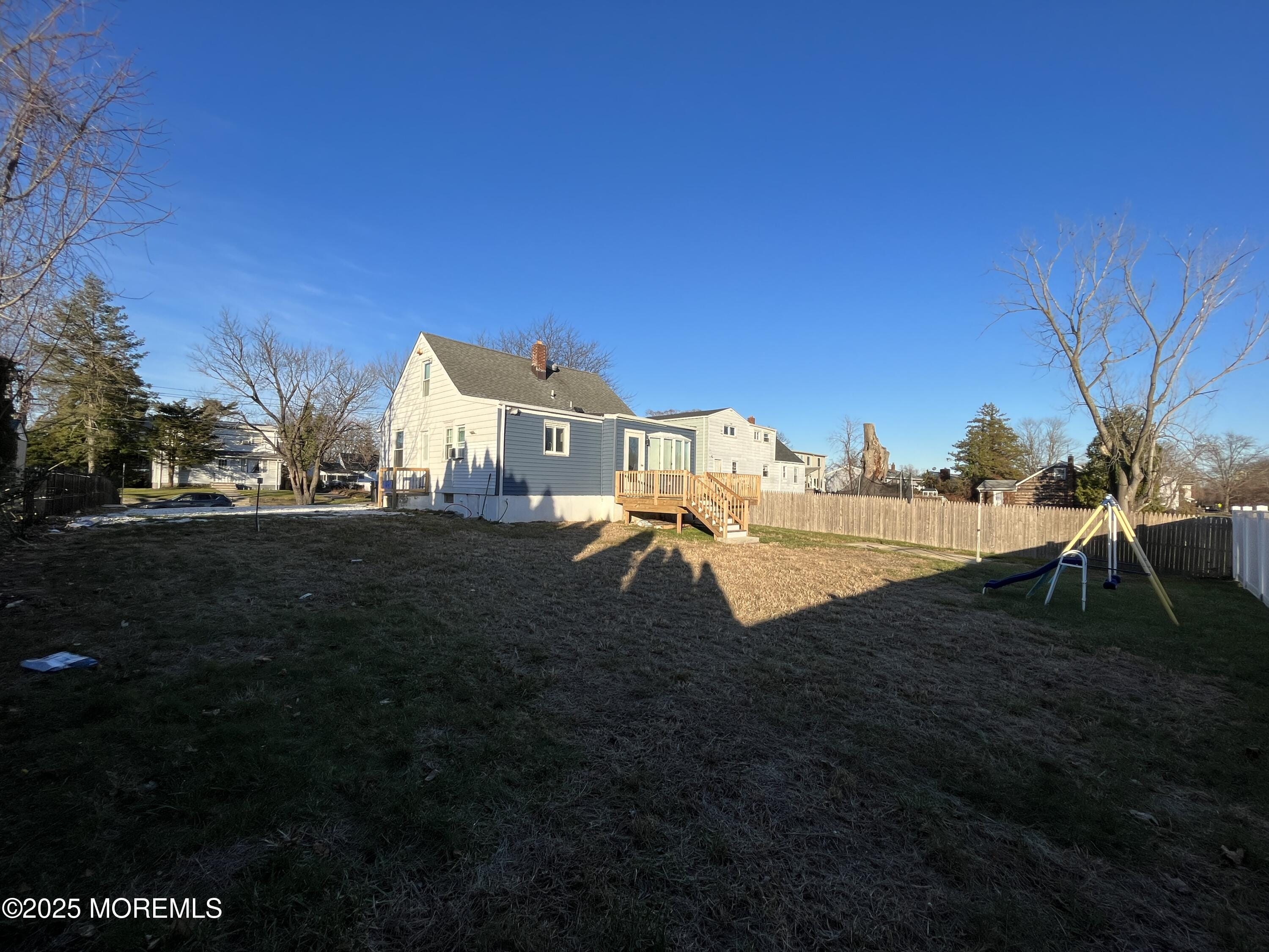 324 Fairfield Avenue Summer Image 4