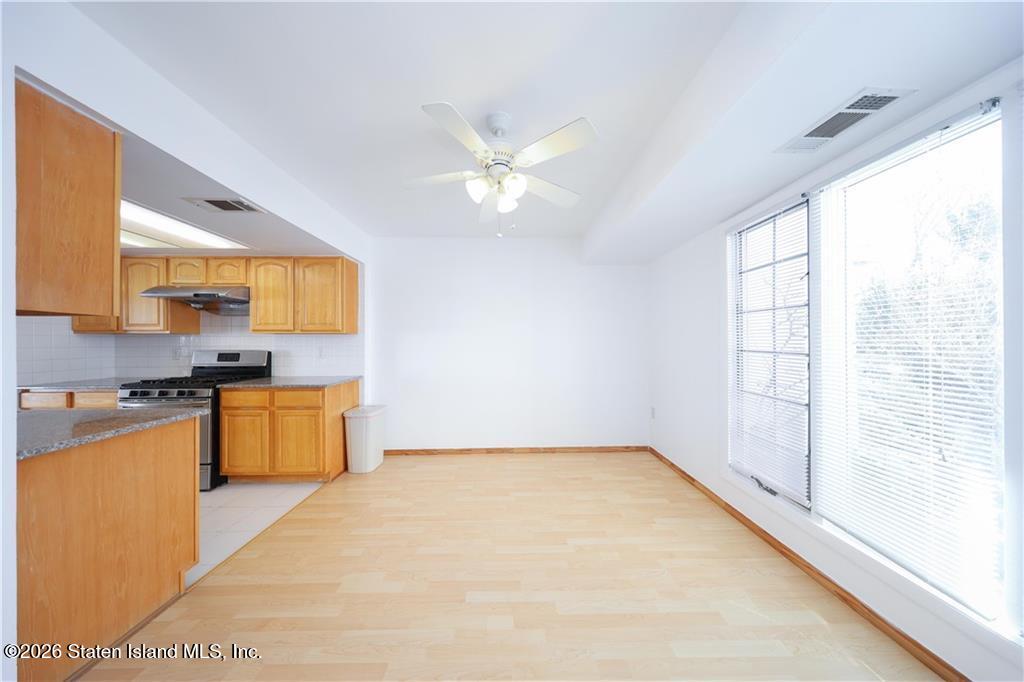 31 Barclay Circle Image 5