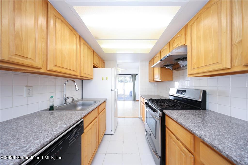 31 Barclay Circle, Staten Island, NY, 10312 image 13