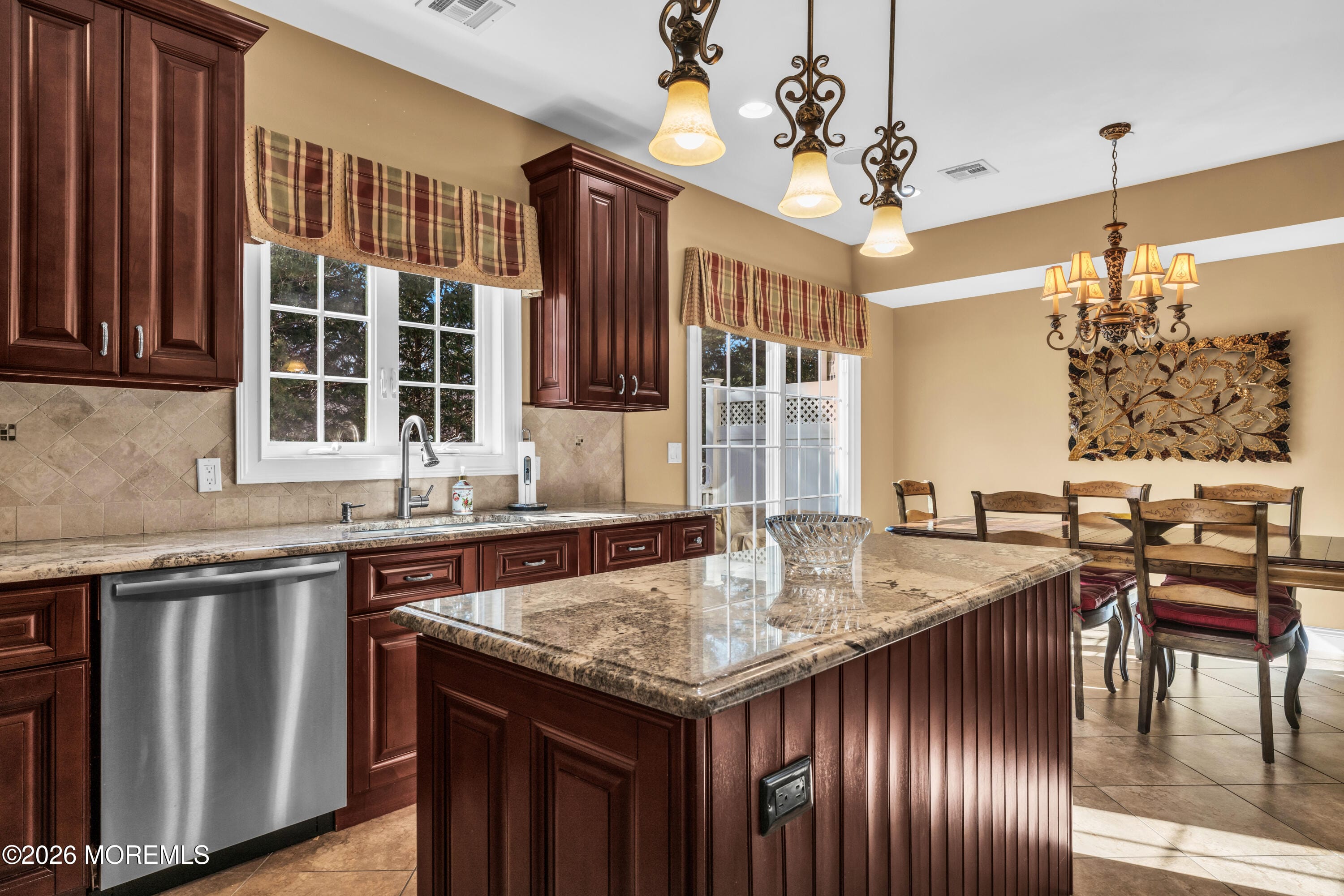 12 White Oak Lane 112, Aberdeen, NJ, 07747