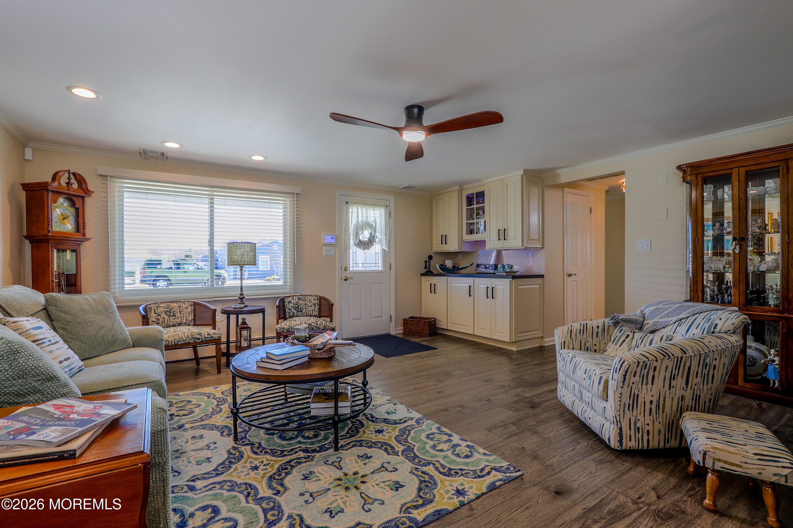 16 Peg Leg Way Image 4