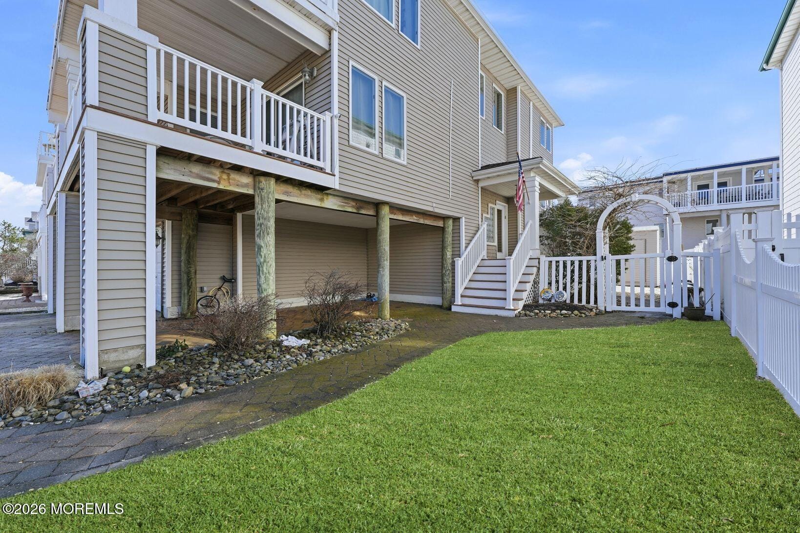 112 W Hobart Avenue Image 4