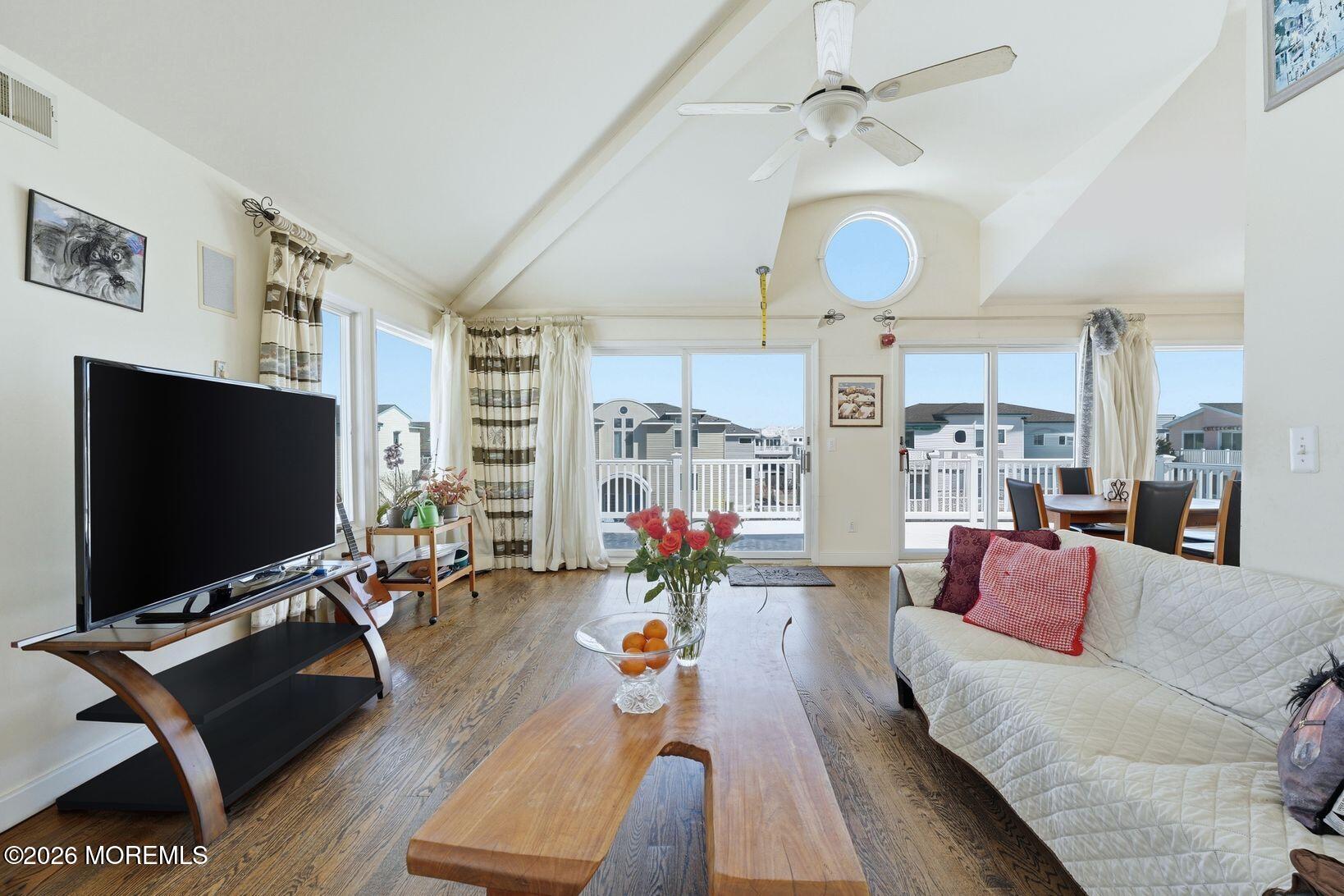 112 W Hobart Avenue Image 5