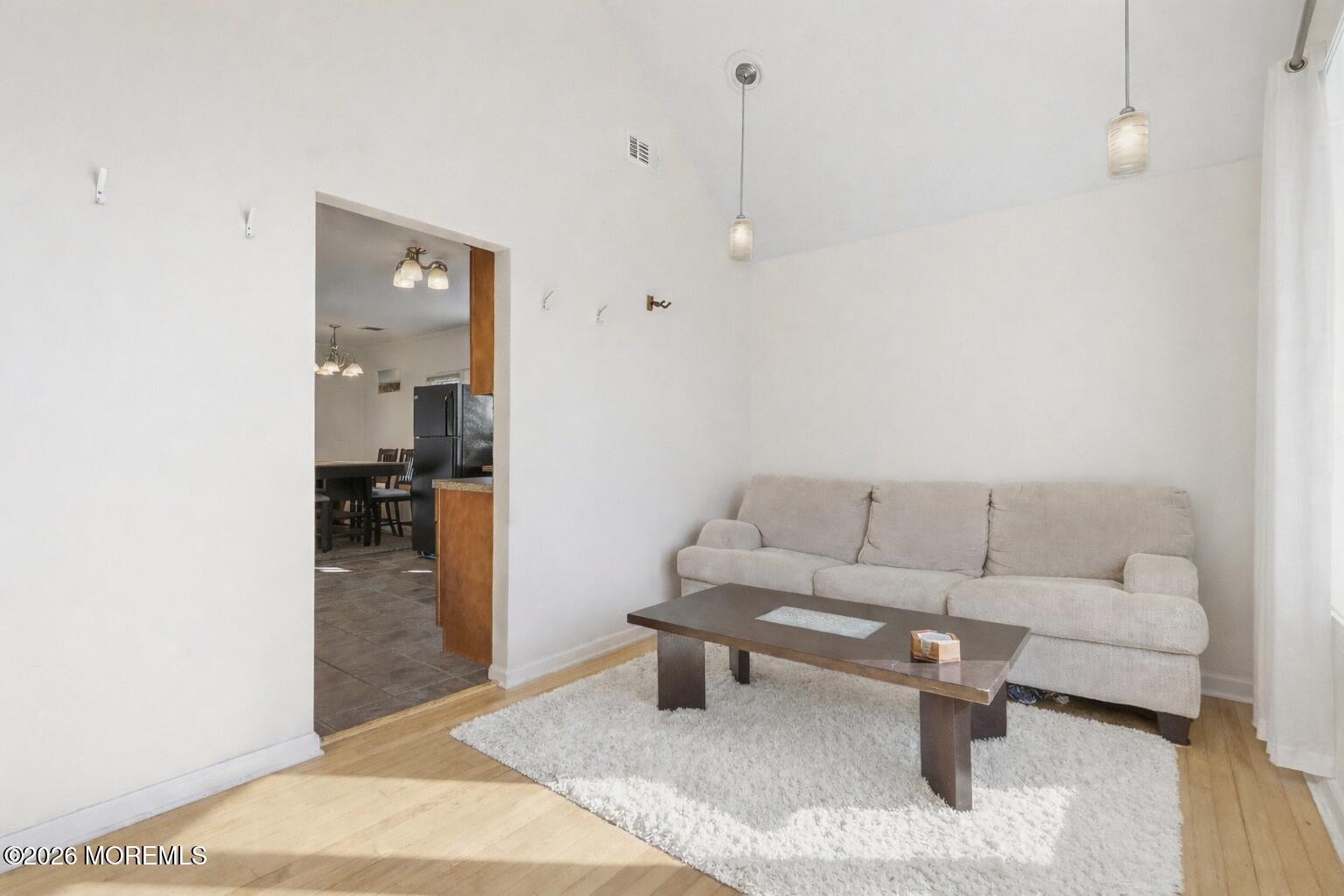 882 Woodmere Drive Image 4