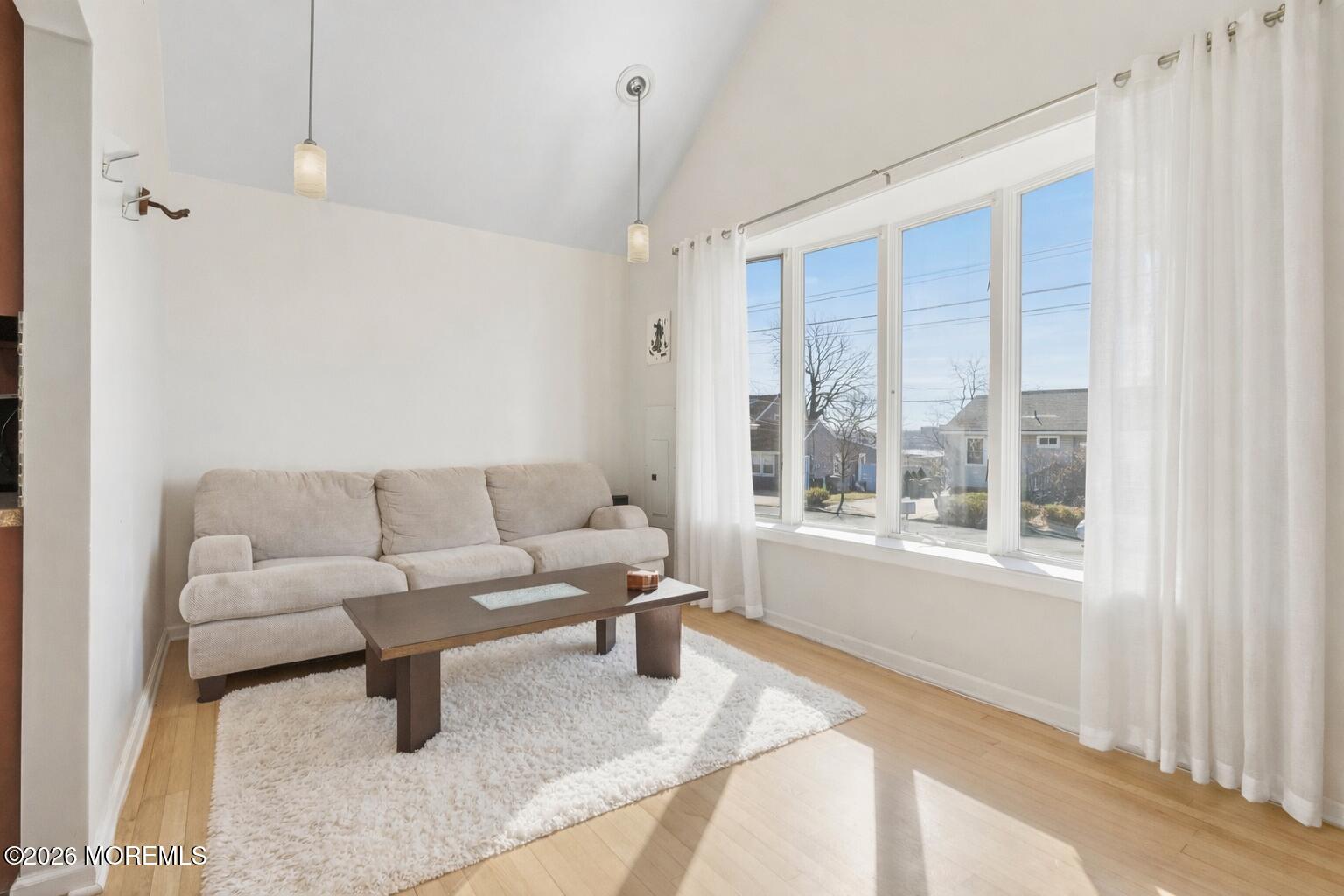 882 Woodmere Drive Image 3