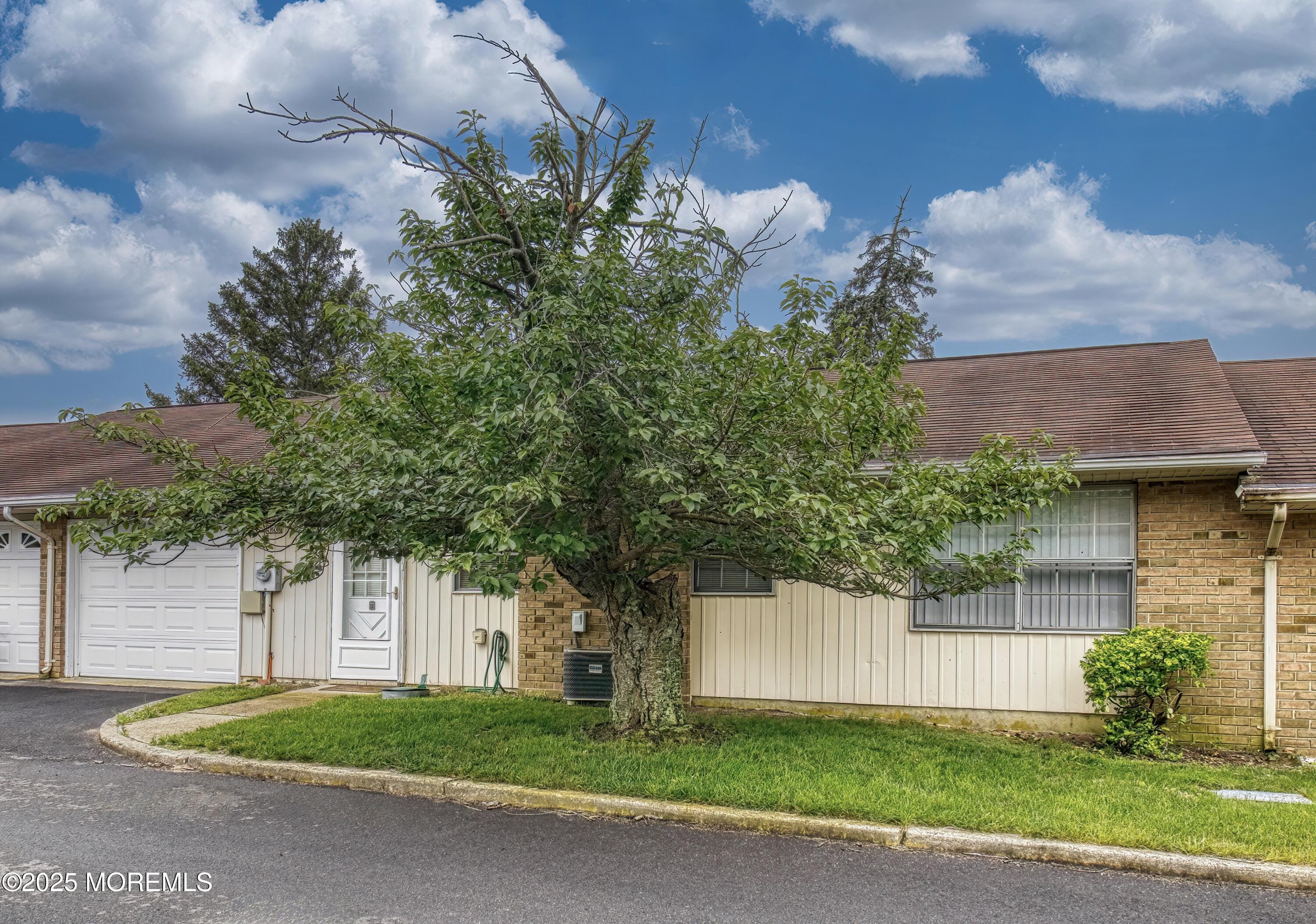 32C Yorkshire Court Image 2