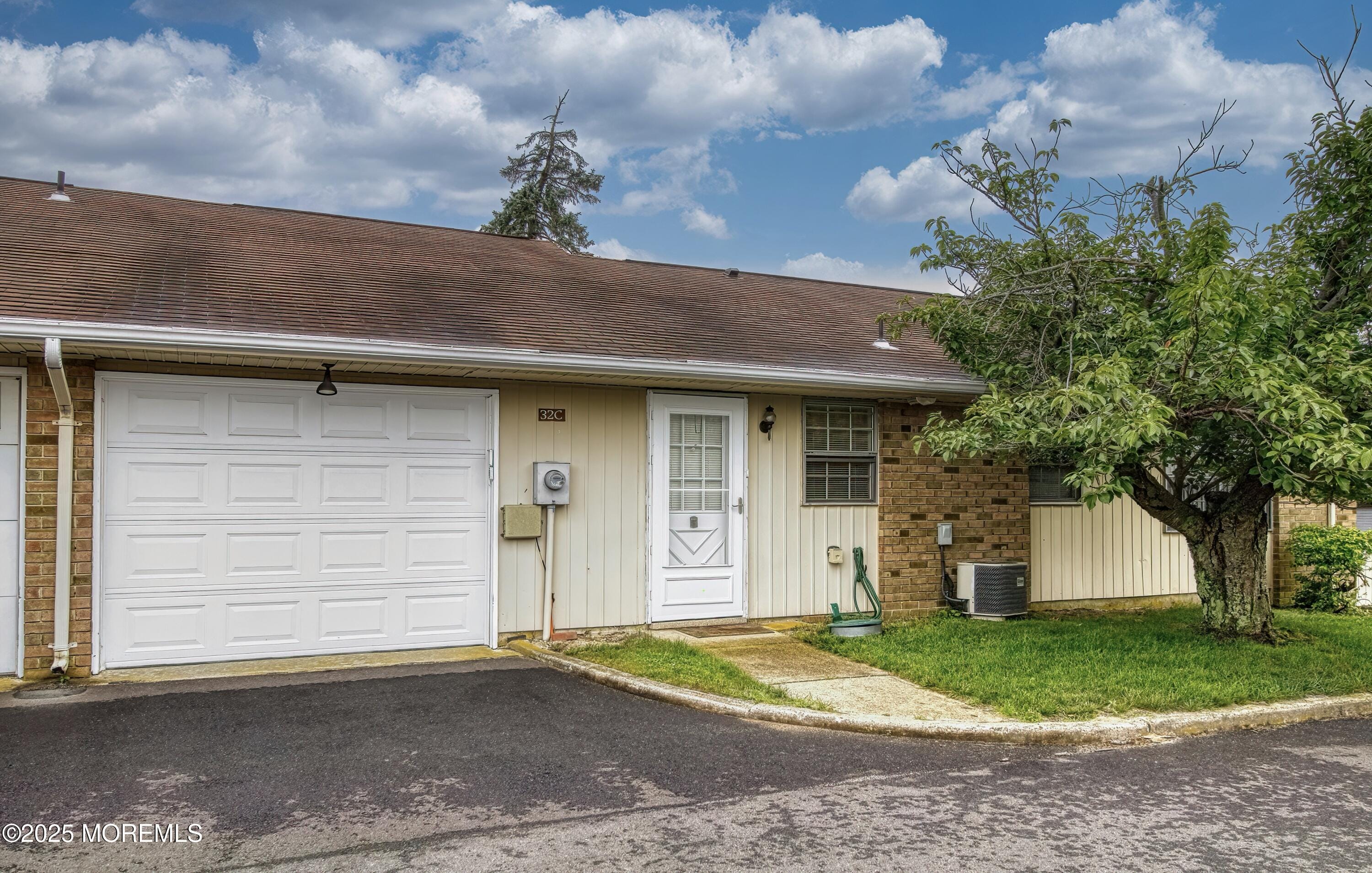 32C Yorkshire Court Image 3