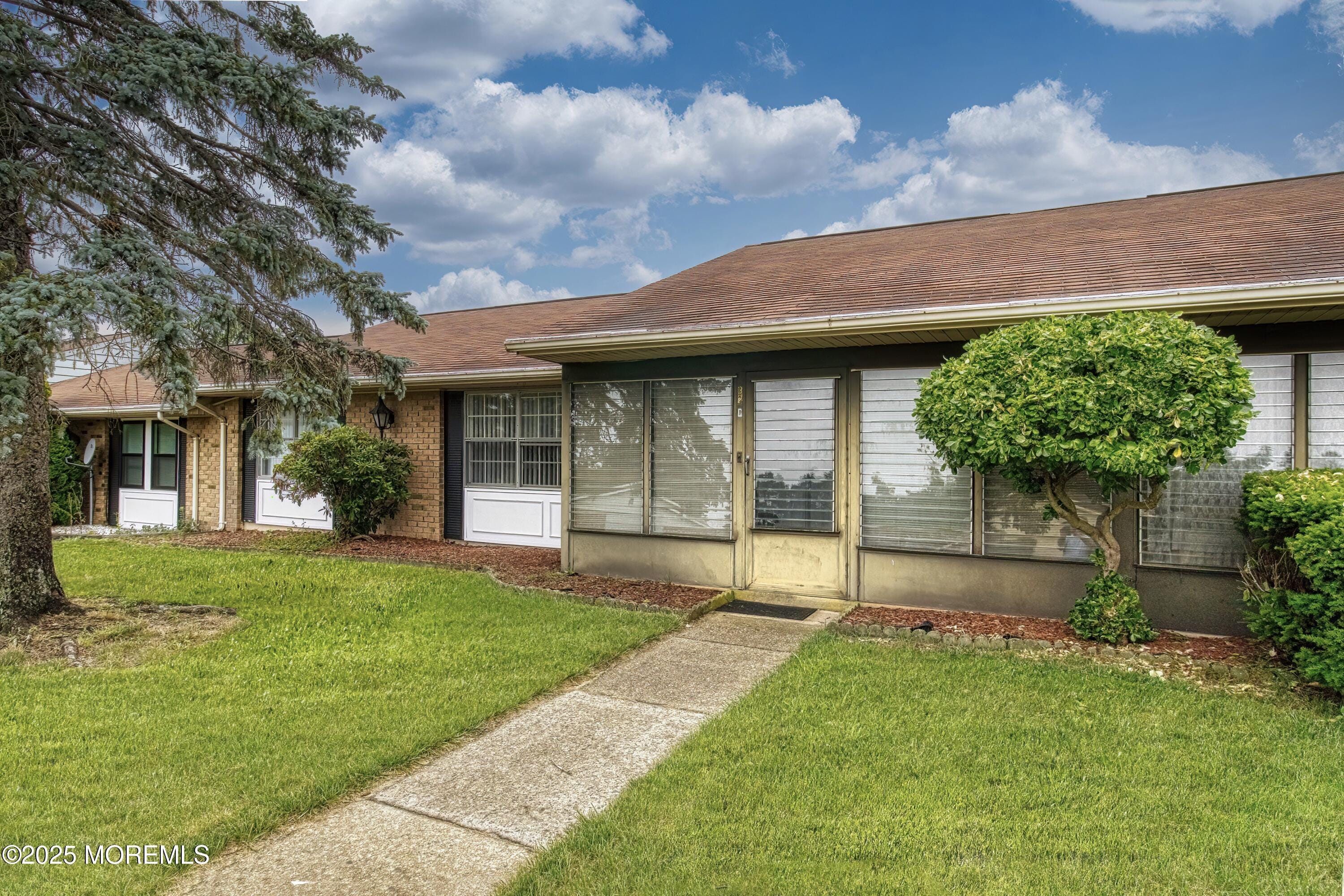 32C Yorkshire Court Image 4