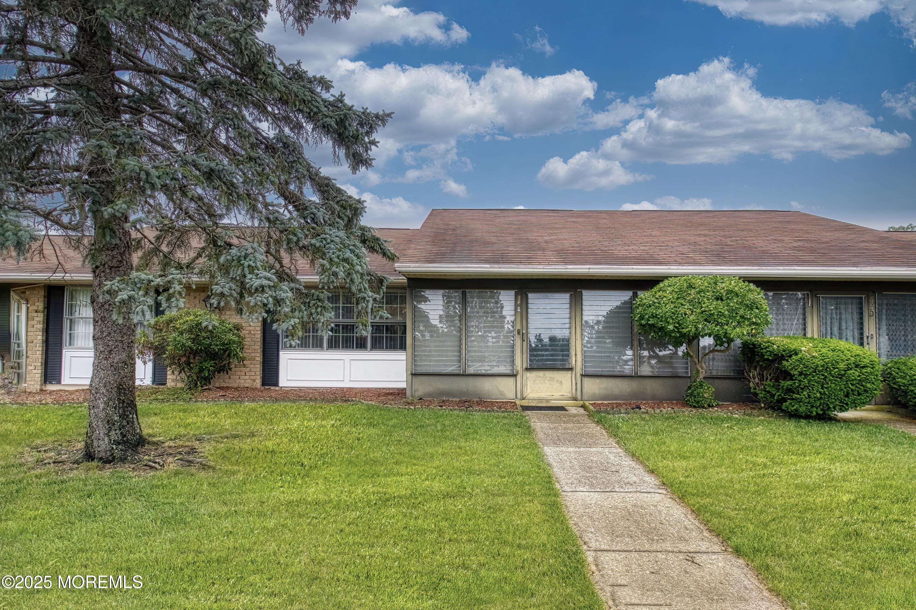 32C Yorkshire Court Image 5