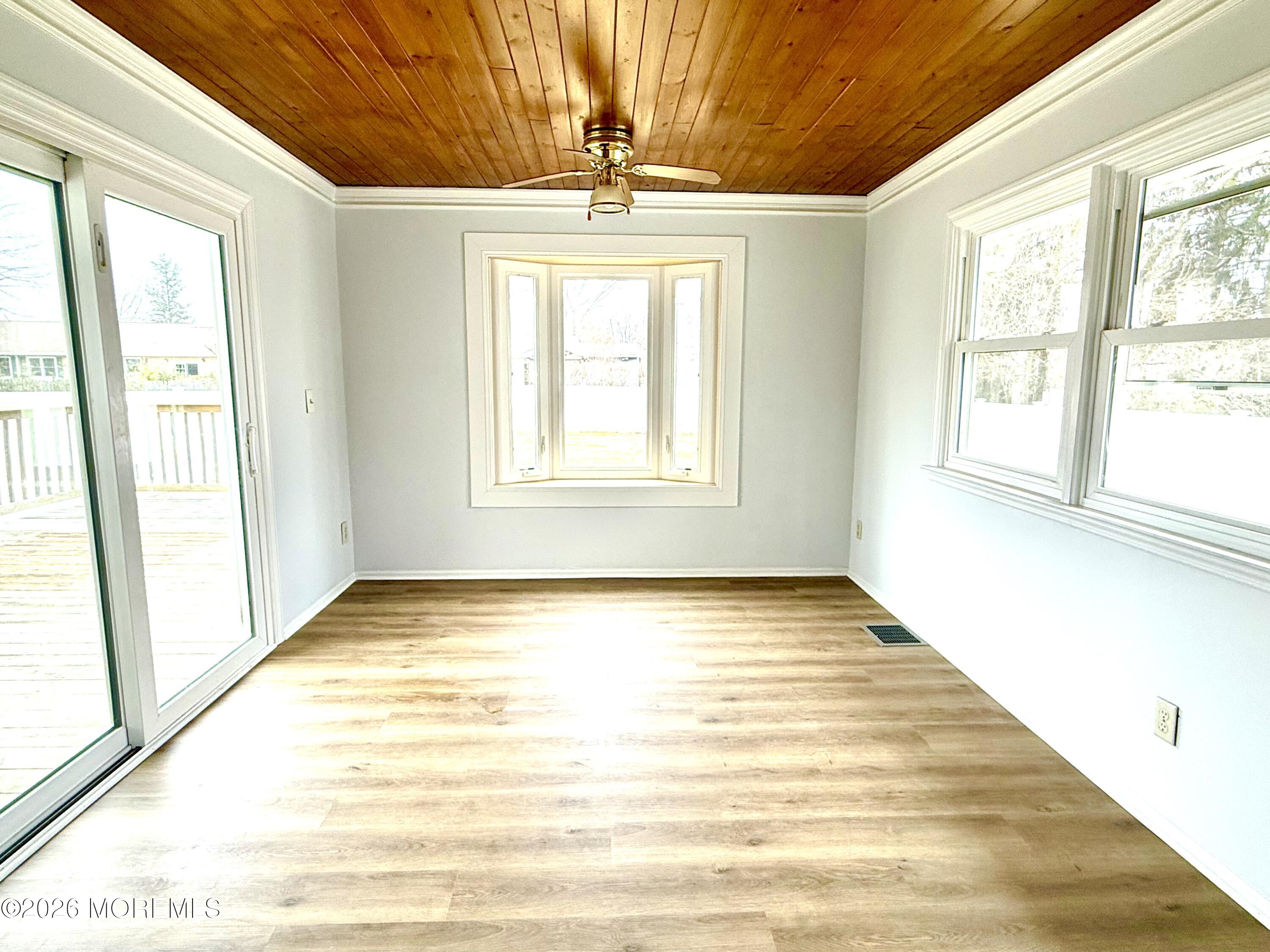 27 Runyon Avenue Image 3