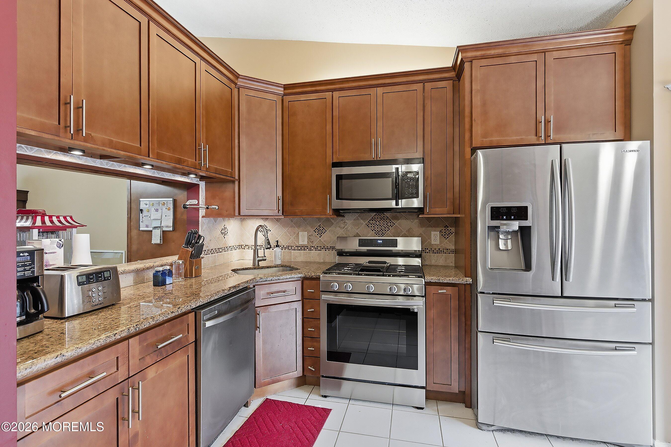 46 Club Place Image 4