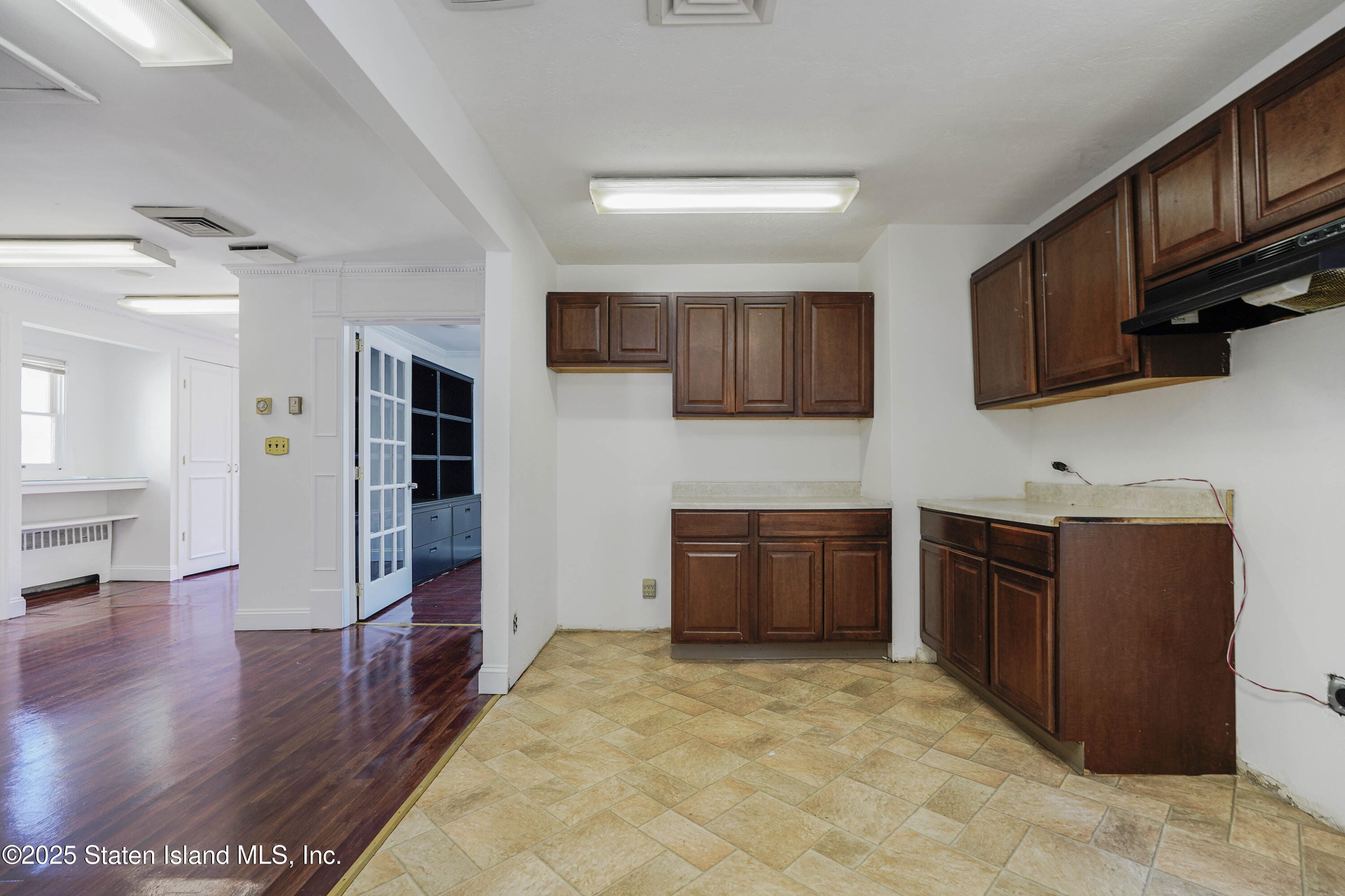 2301 Hylan Boulevard Image 5