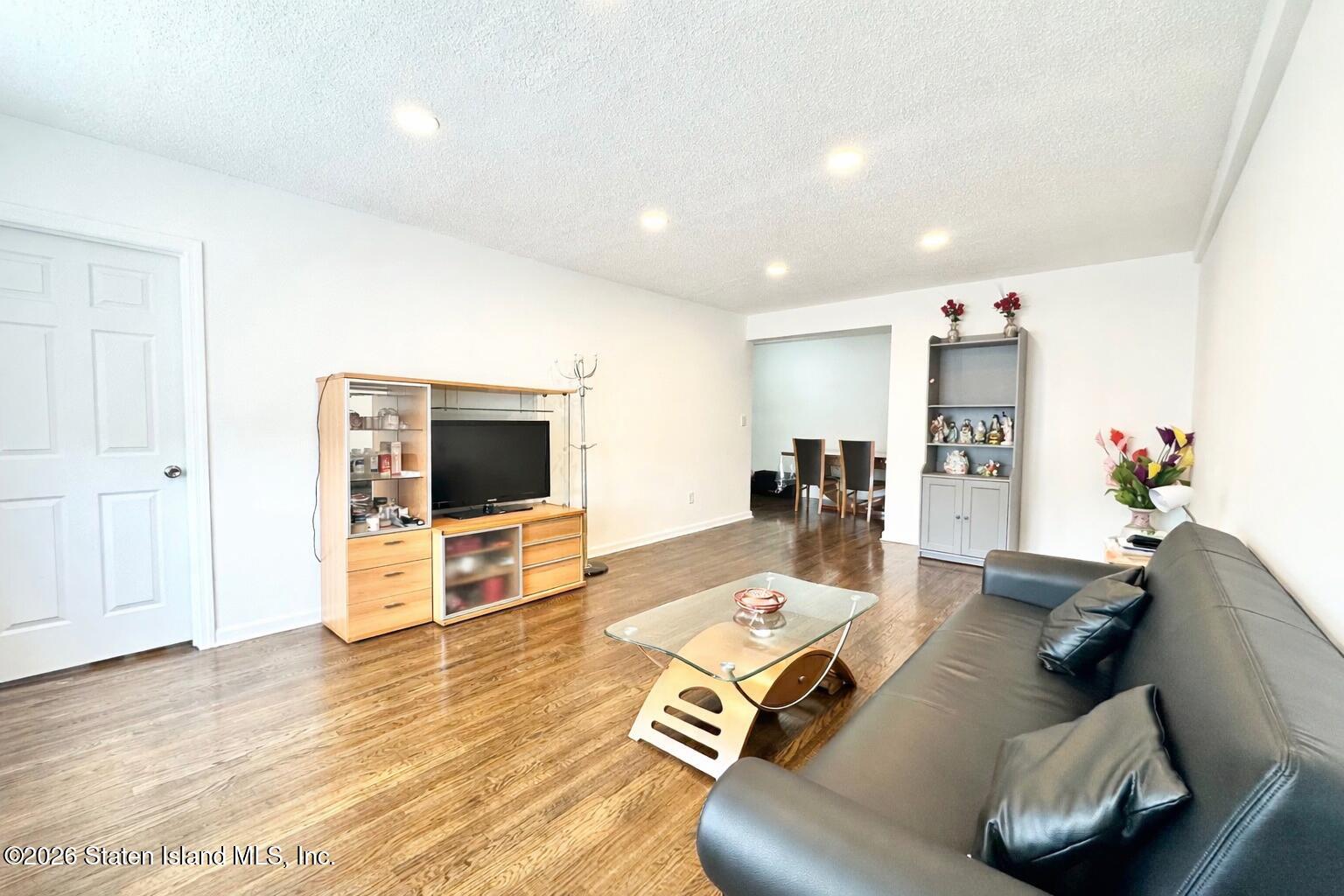 145 Lincoln Avenue 4h Image 4