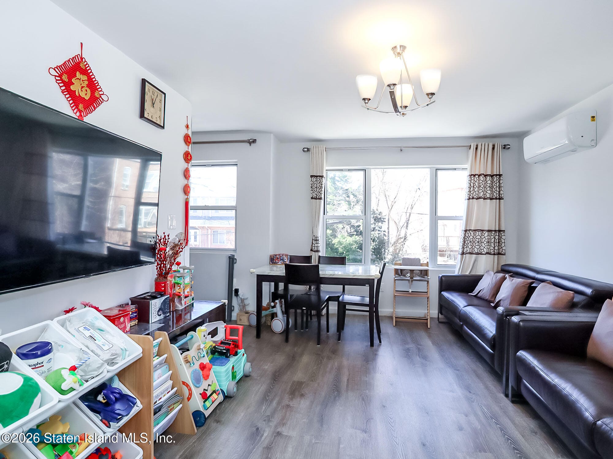 9 Oak Street Image 4