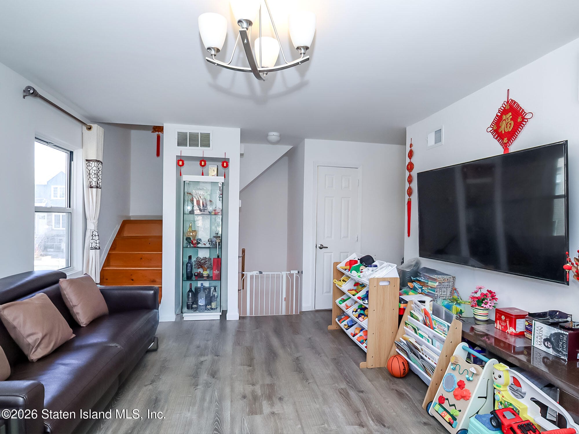 9 Oak Street Image 5