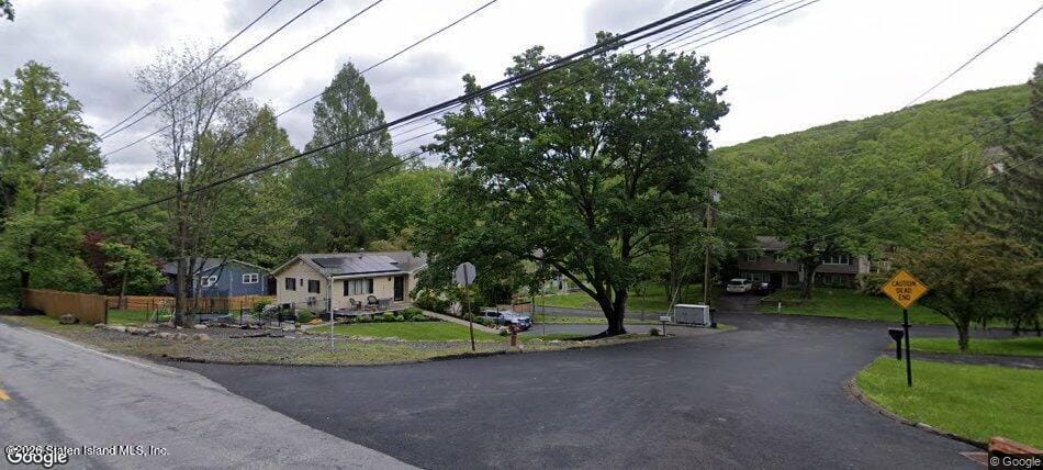 4 North Circle, Out of Area, NY, 00000