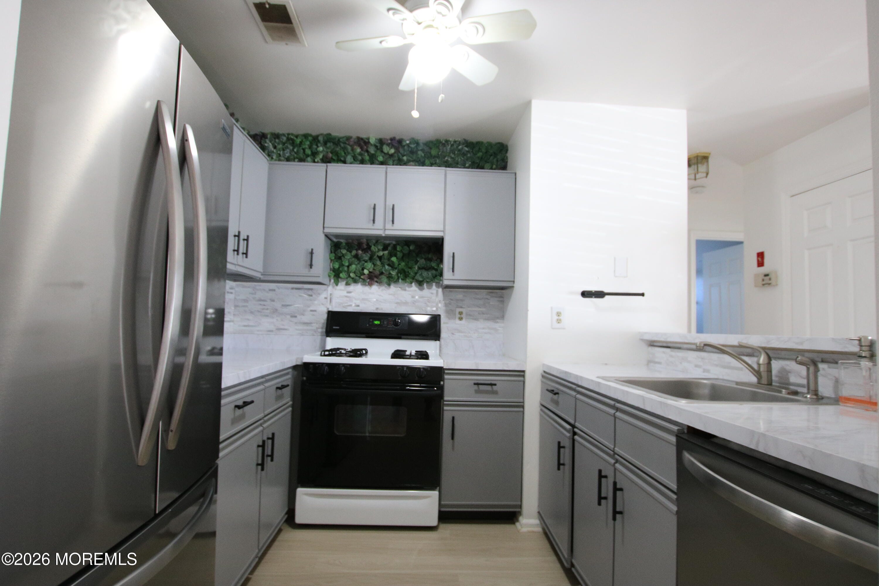 9 Crop Court Image 5