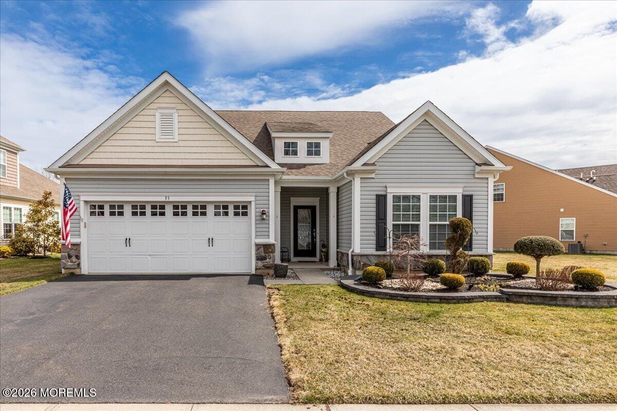 33 W Chaucer Lane, Farmingdale, NJ, 07727 image 39