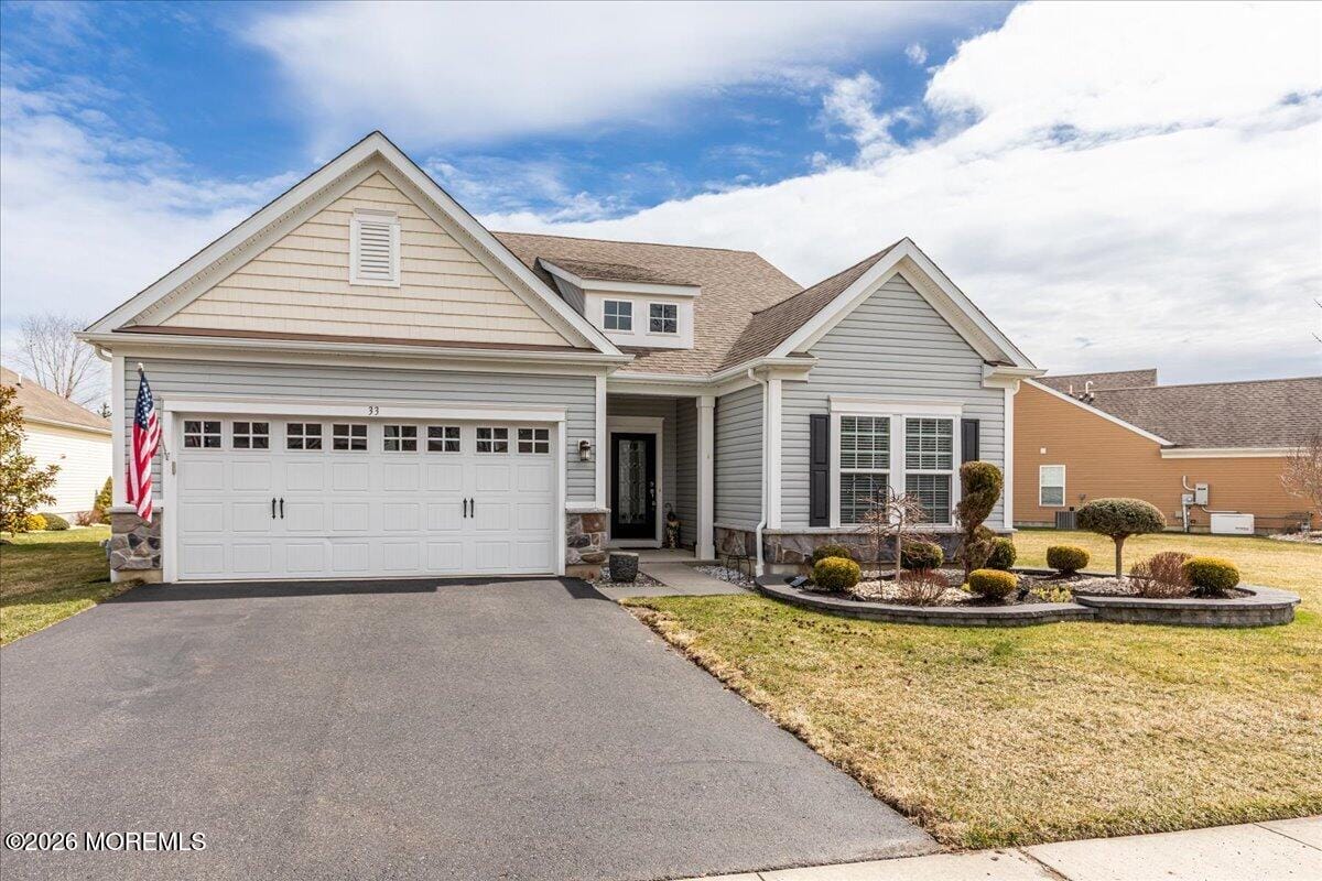 33 W Chaucer Lane, Farmingdale, NJ, 07727 image 41