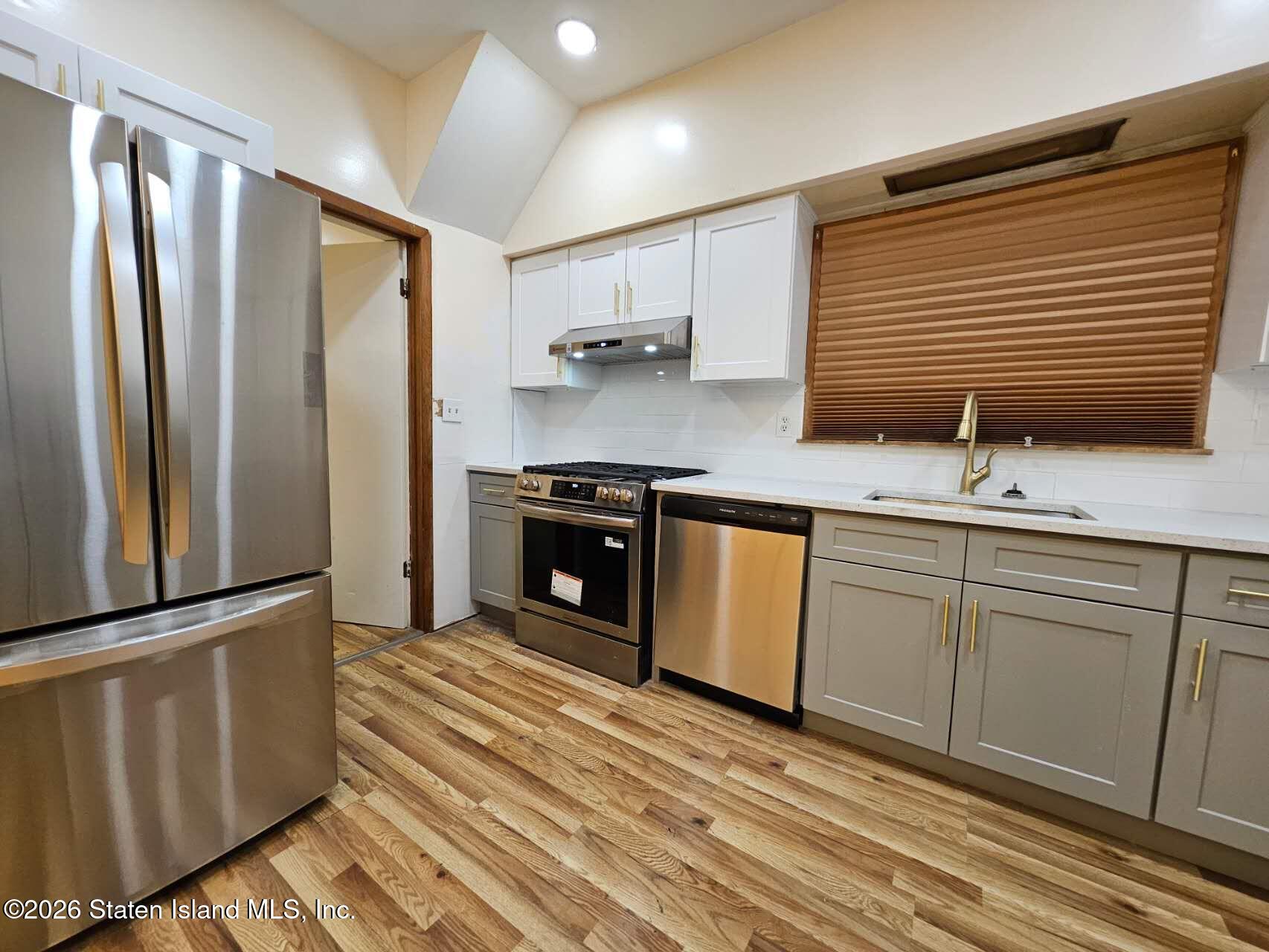 232 Hylan Boulevard Image 4