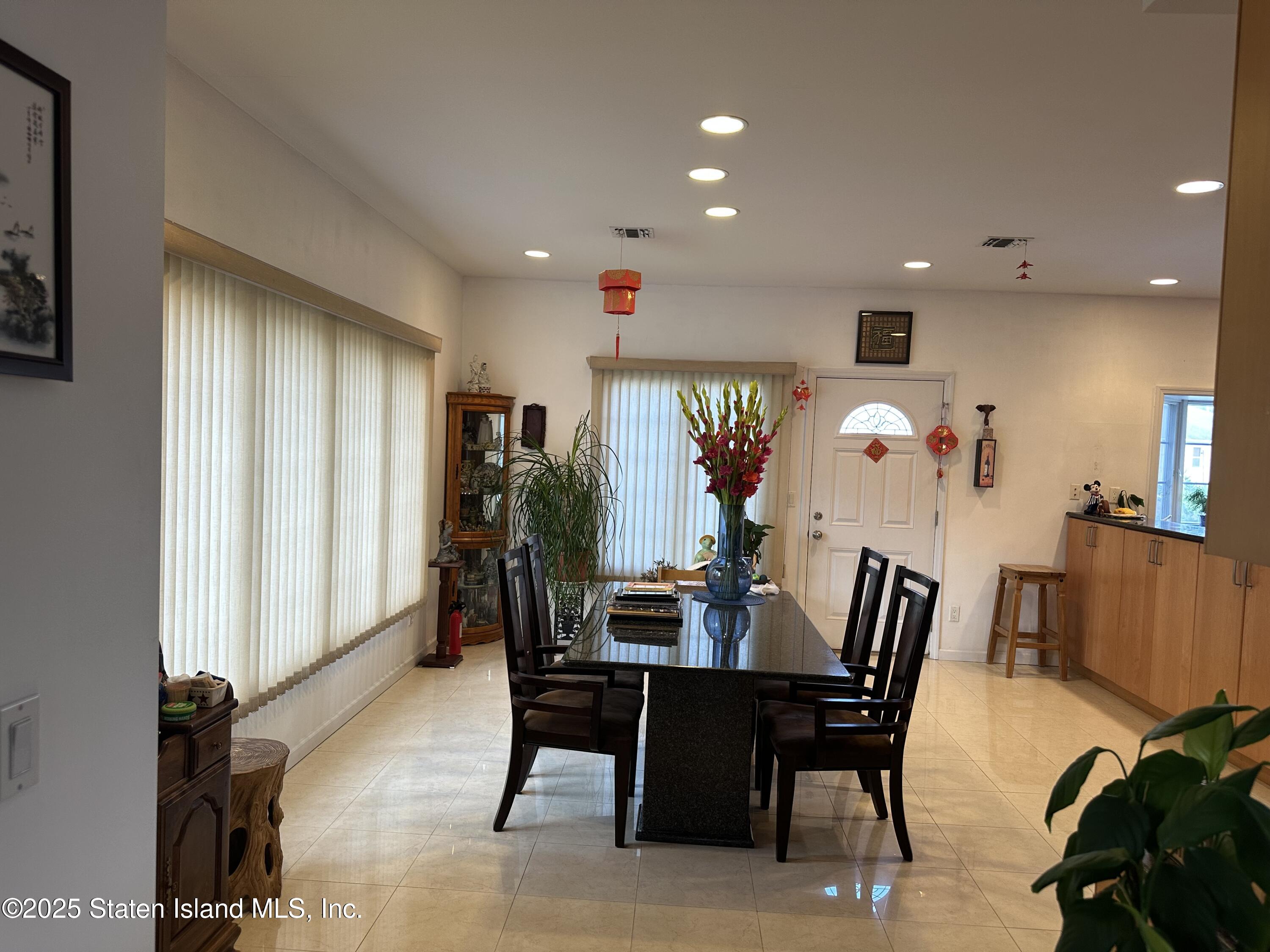 18 Dobbs Place, Staten Island, NY, 10301 image 9