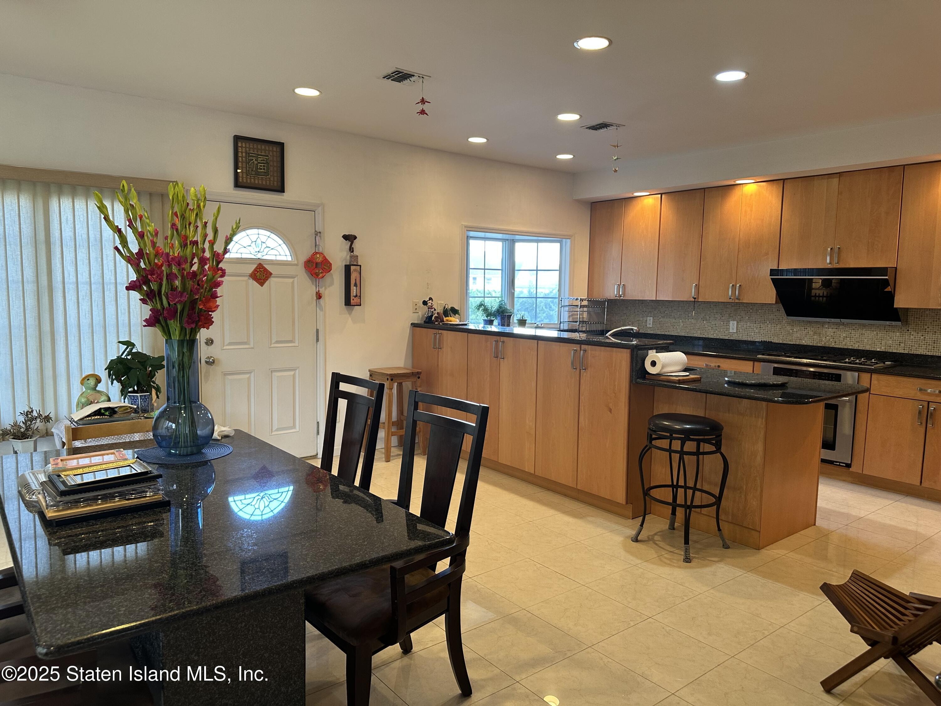 18 Dobbs Place, Staten Island, NY, 10301 image 11