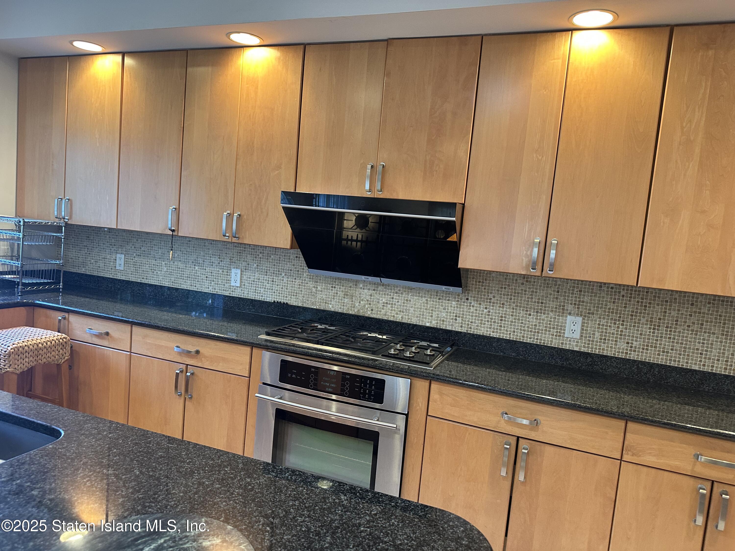 18 Dobbs Place, Staten Island, NY, 10301 image 14