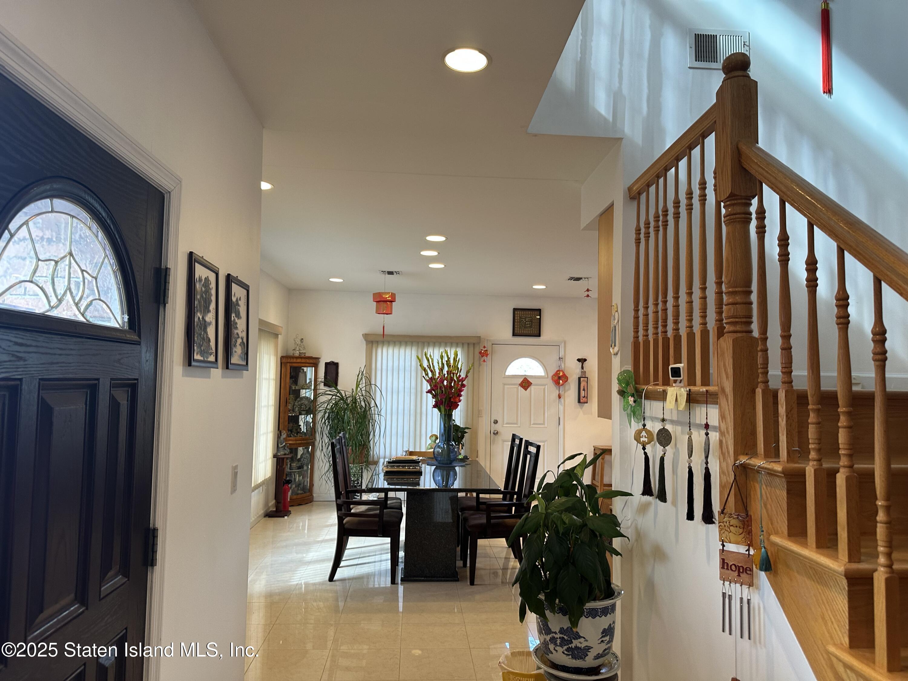 18 Dobbs Place Image 5