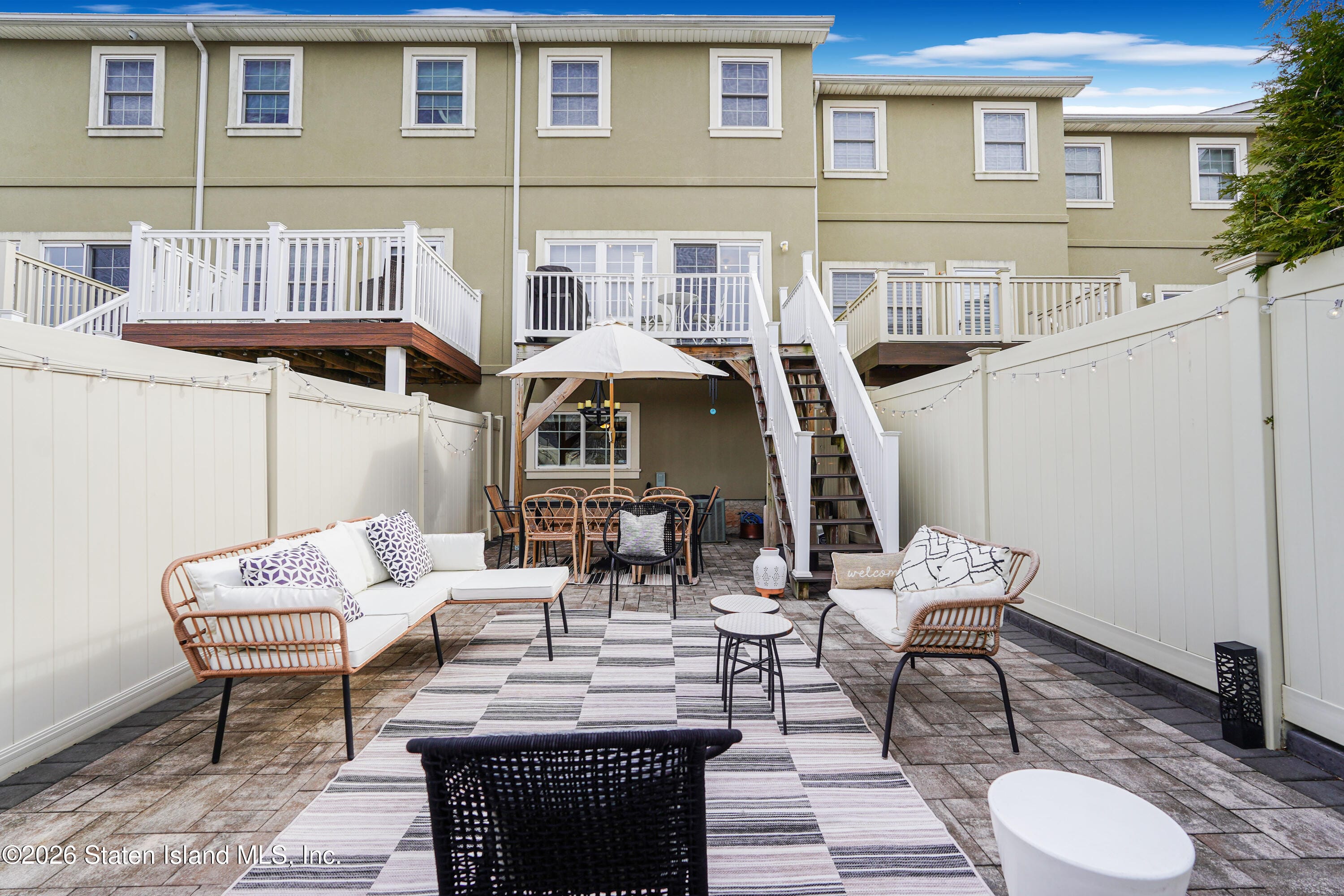 196 Presentation Circle Image 2