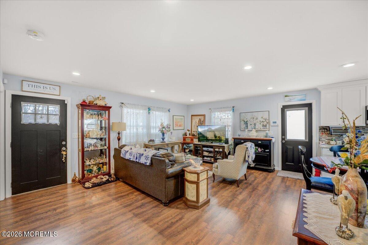 601 E Arverne Avenue Image 2