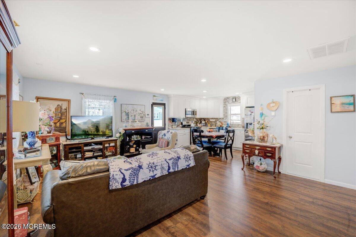 601 E Arverne Avenue Image 3