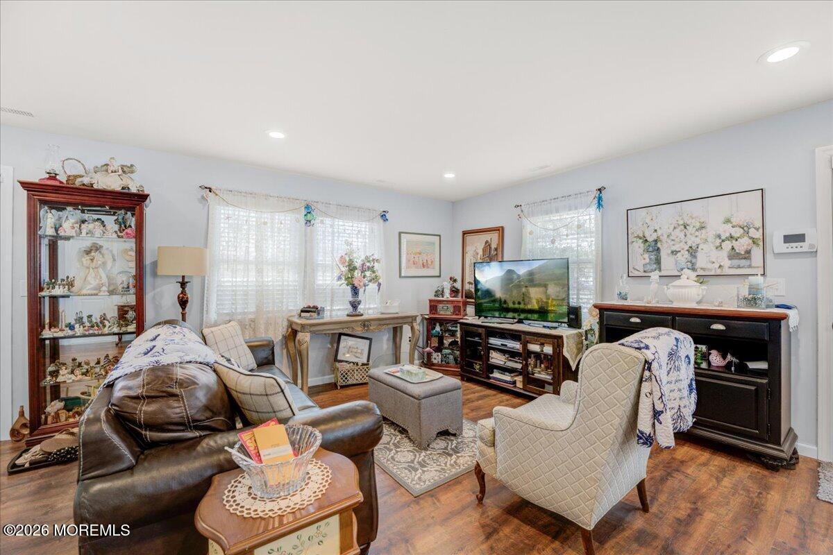 601 E Arverne Avenue Image 4