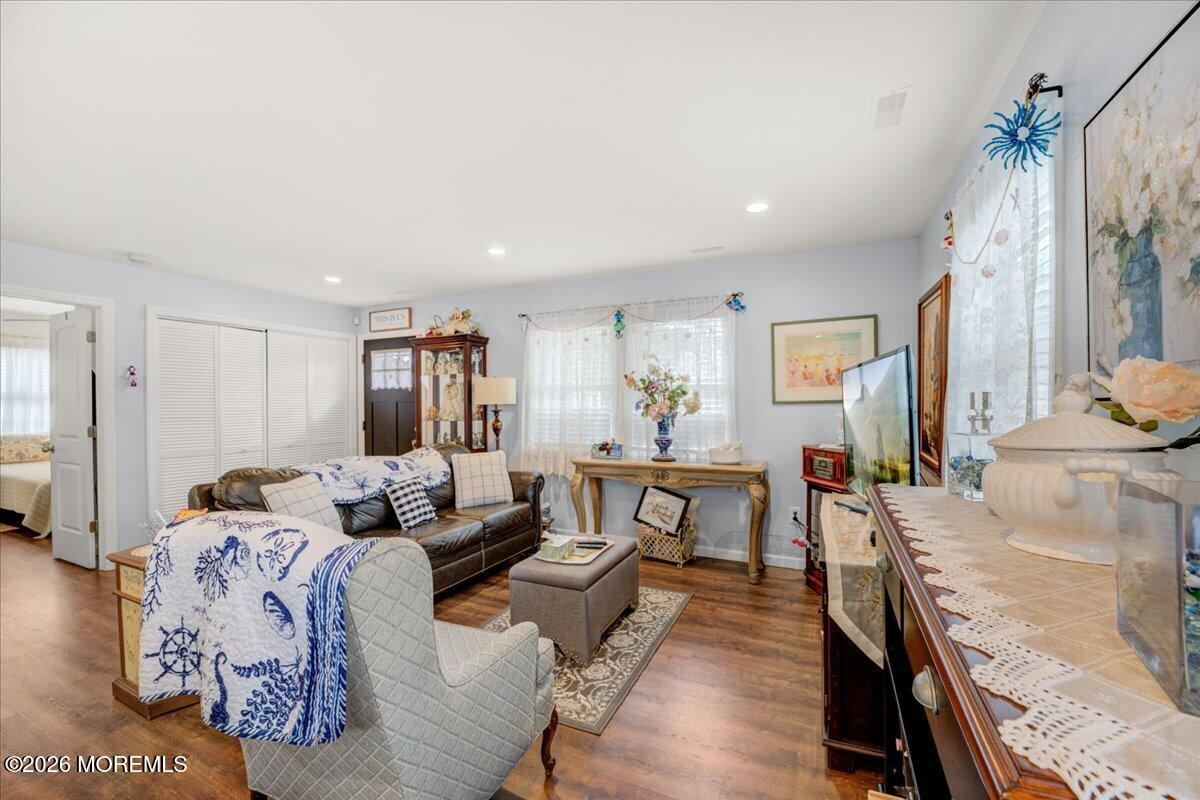 601 E Arverne Avenue Image 5