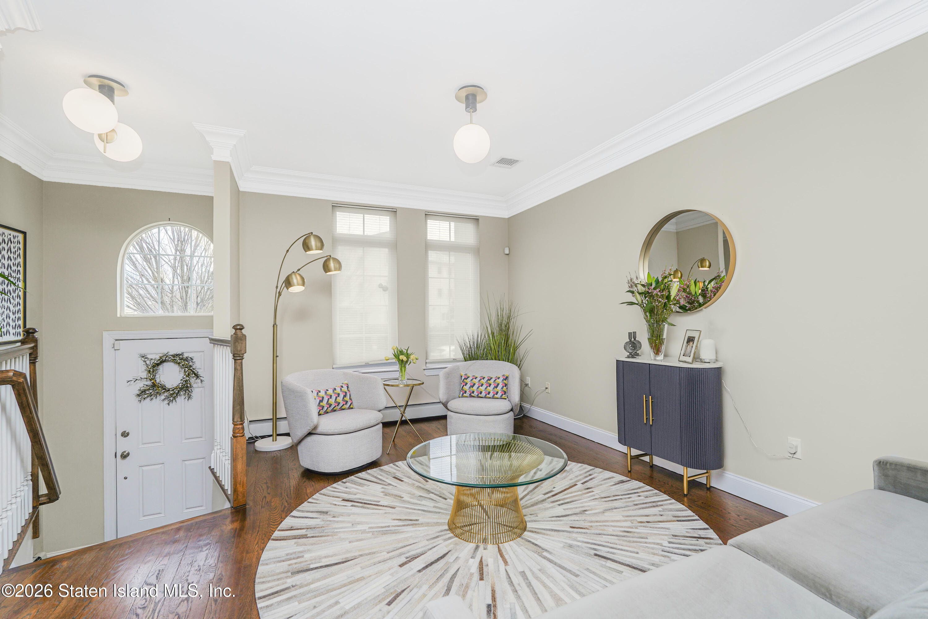 196 Presentation Circle Image 3