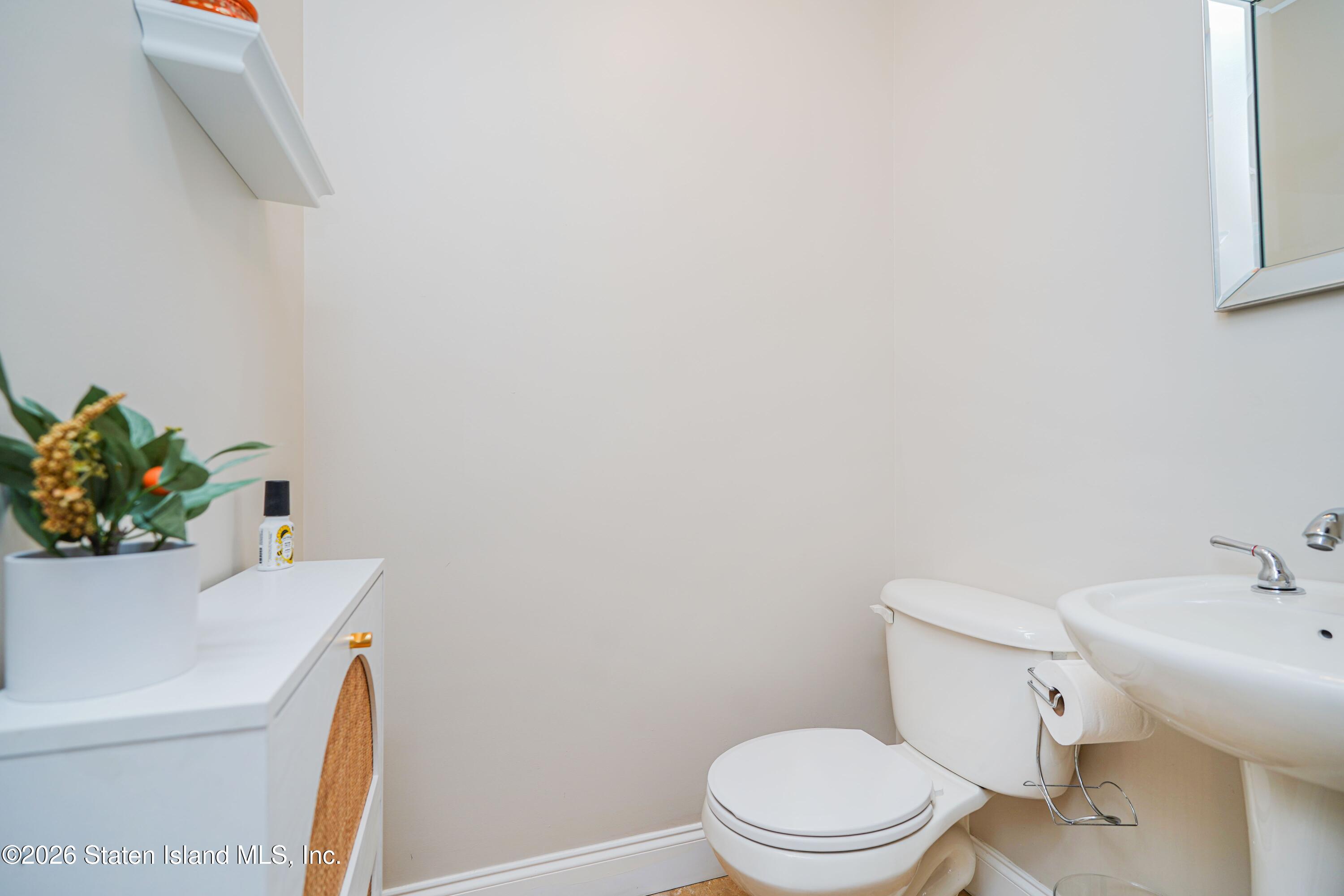 196 Presentation Circle, Staten Island, NY, 10312 image 9