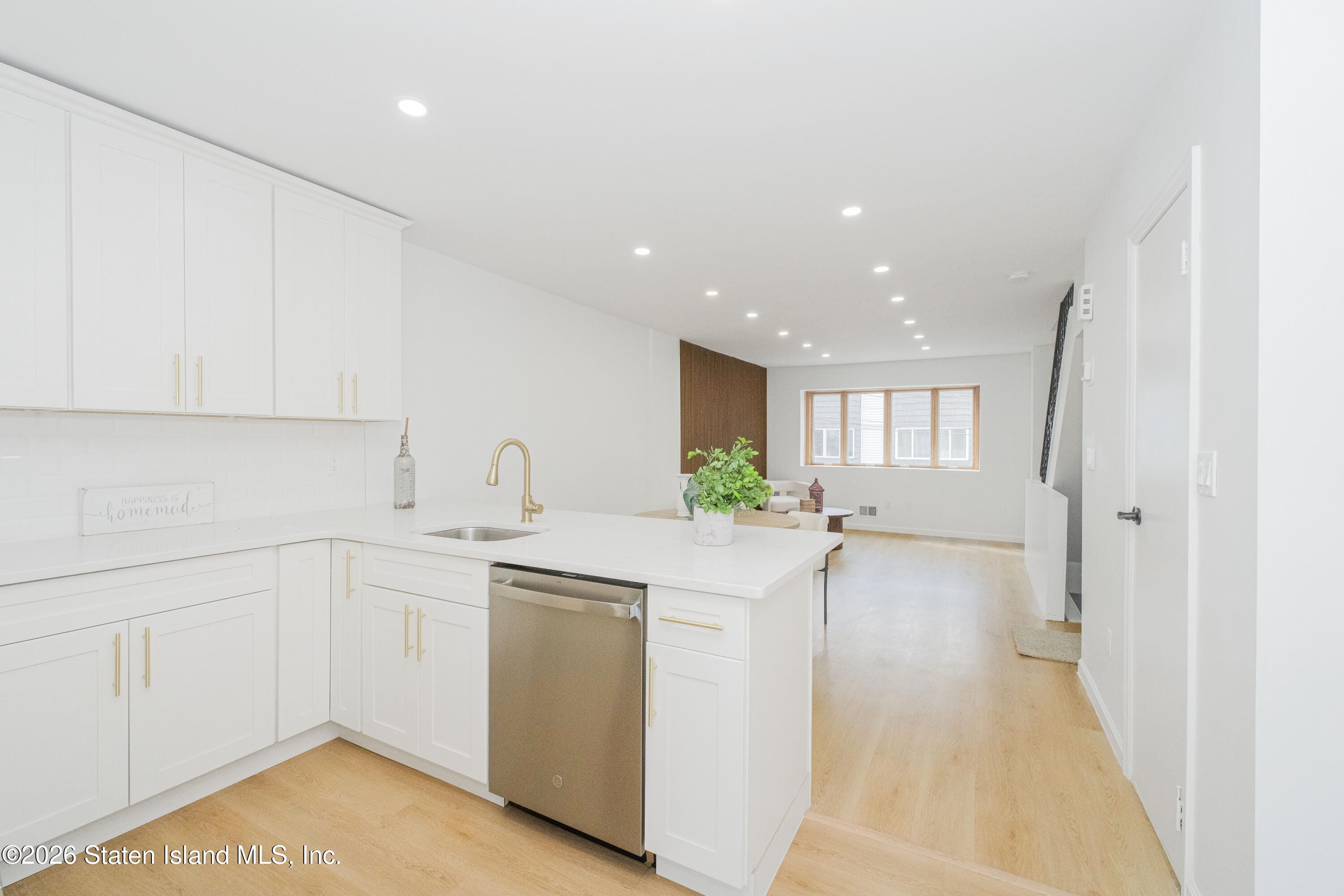 63 Avon Lane, Staten Island, NY, 10314 image 13