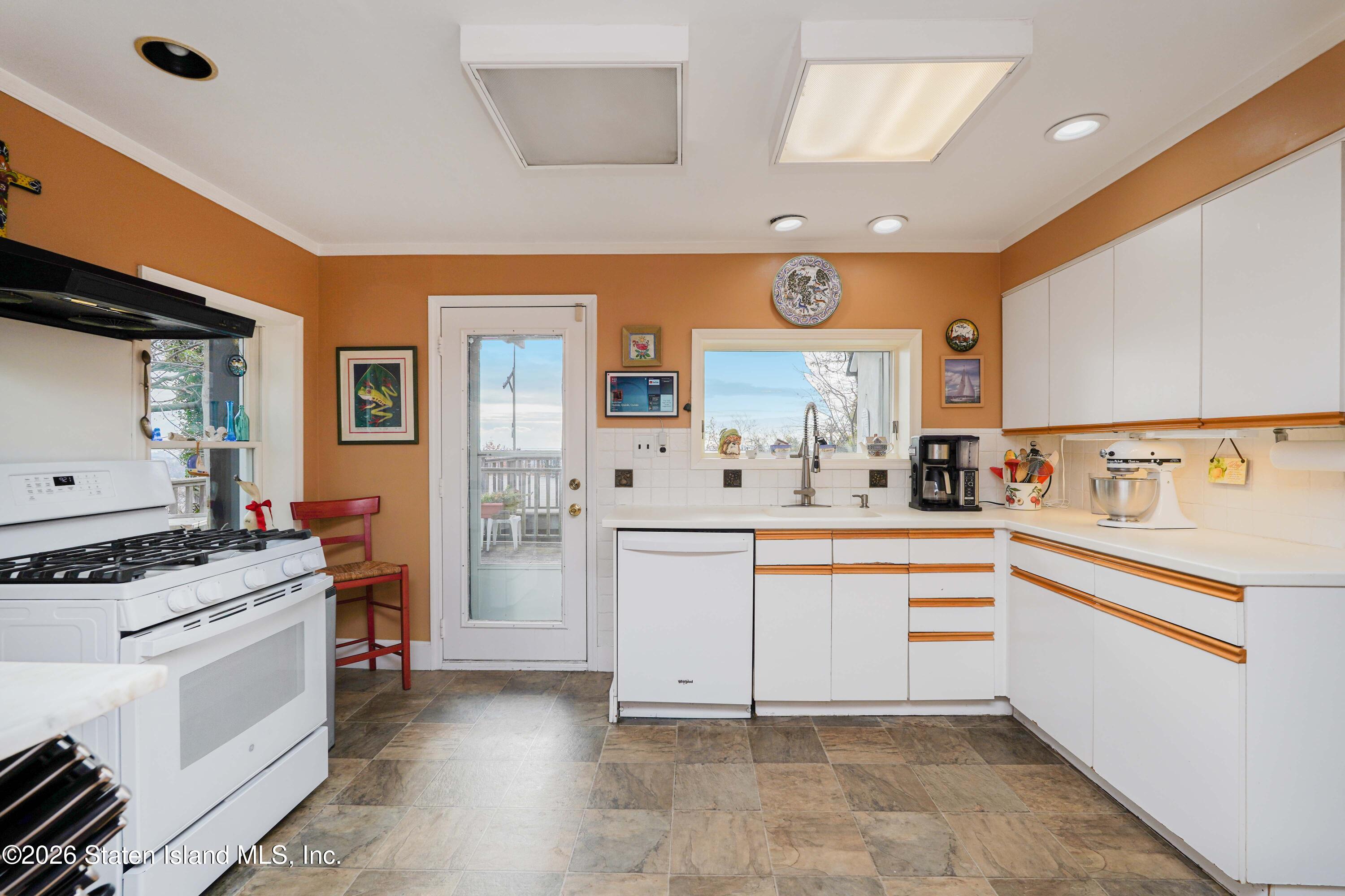 45 E Loop Road, Staten Island, NY, 10304 image 11