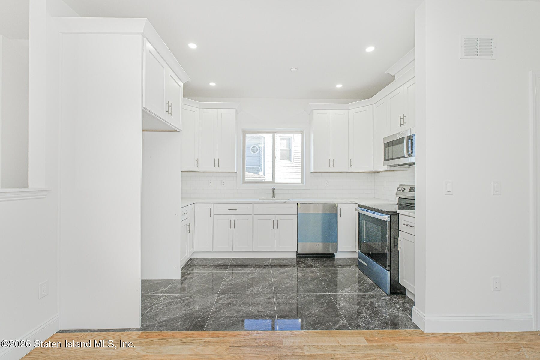 16 Church Avenue, Staten Island, NY, 10314 image 29