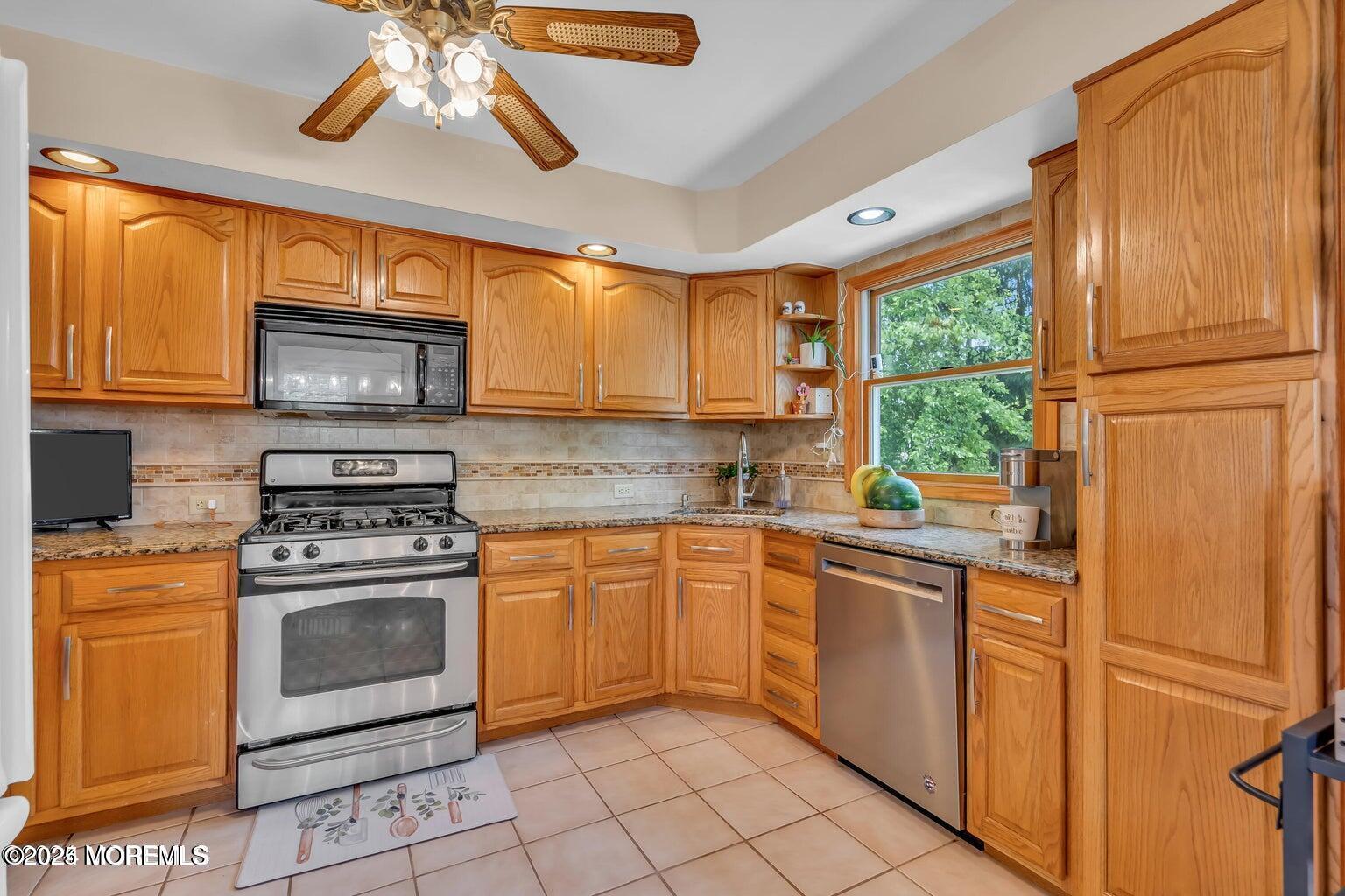 782 Bay Avenue Image 2