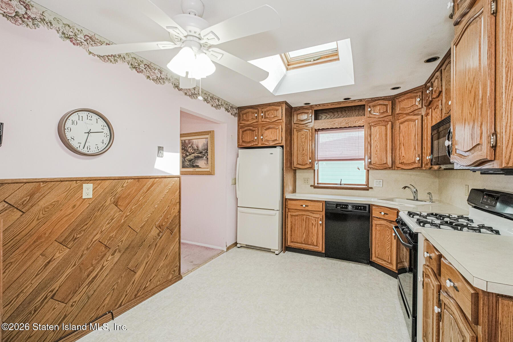 258 Woods Of Arden Road, Staten Island, NY, 10312 image 6