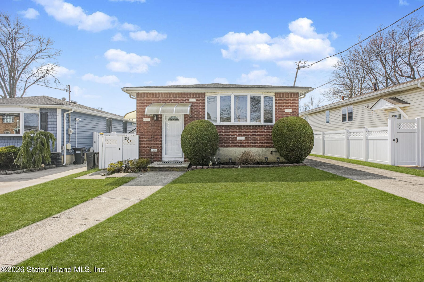 258 Woods Of Arden Road Image 2